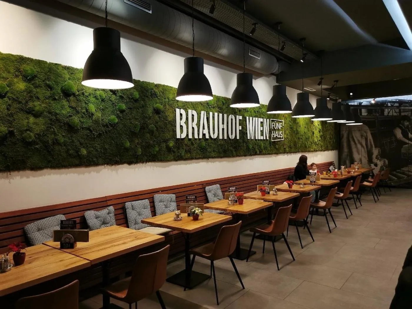 Restaurant/places to eat in Hotel Brauhof Wien