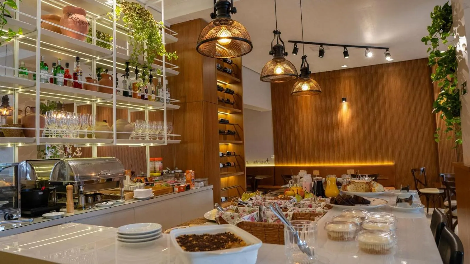 Restaurant/places to eat in Zallon Hotel Executivo