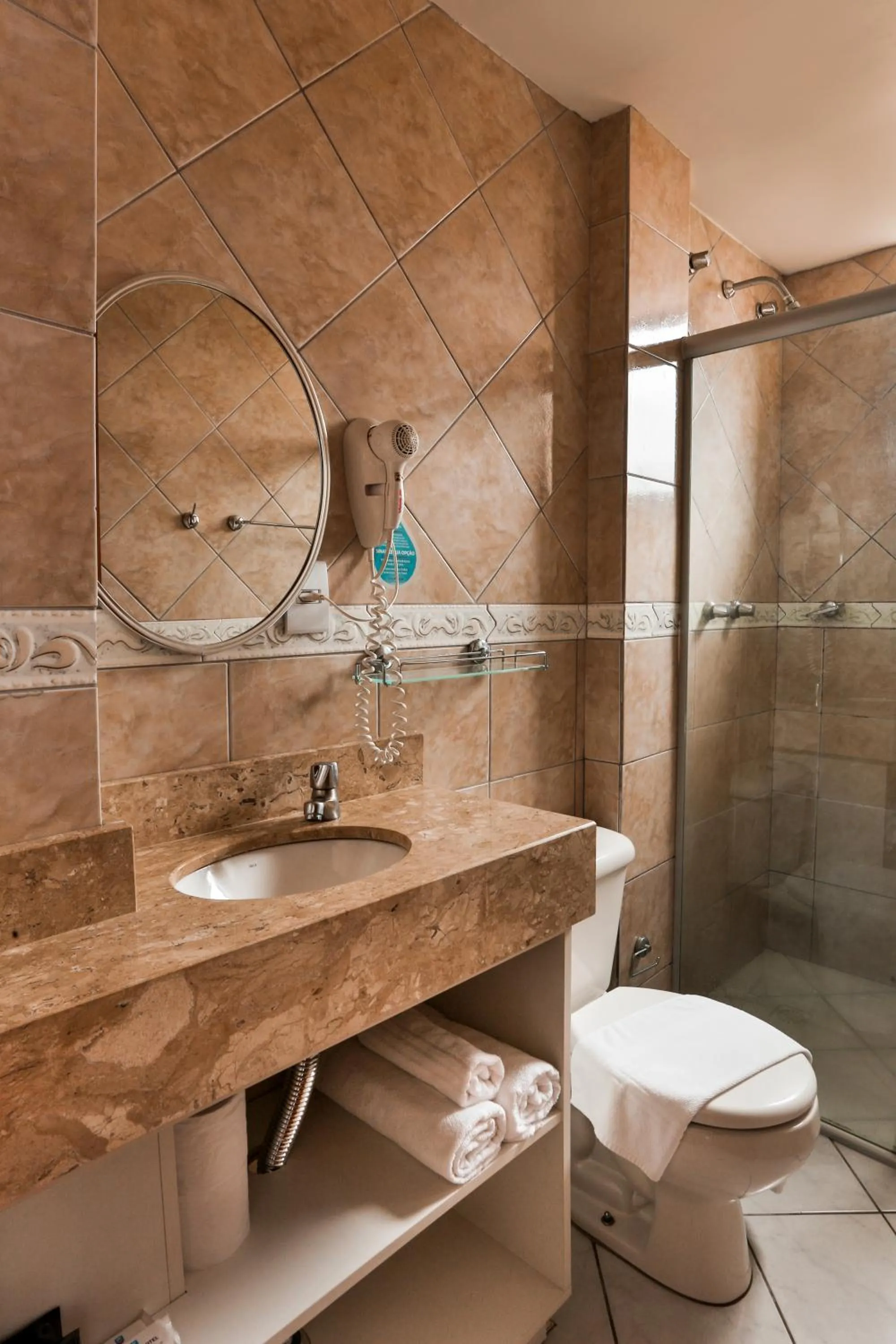 Shower in Zallon Hotel Executivo