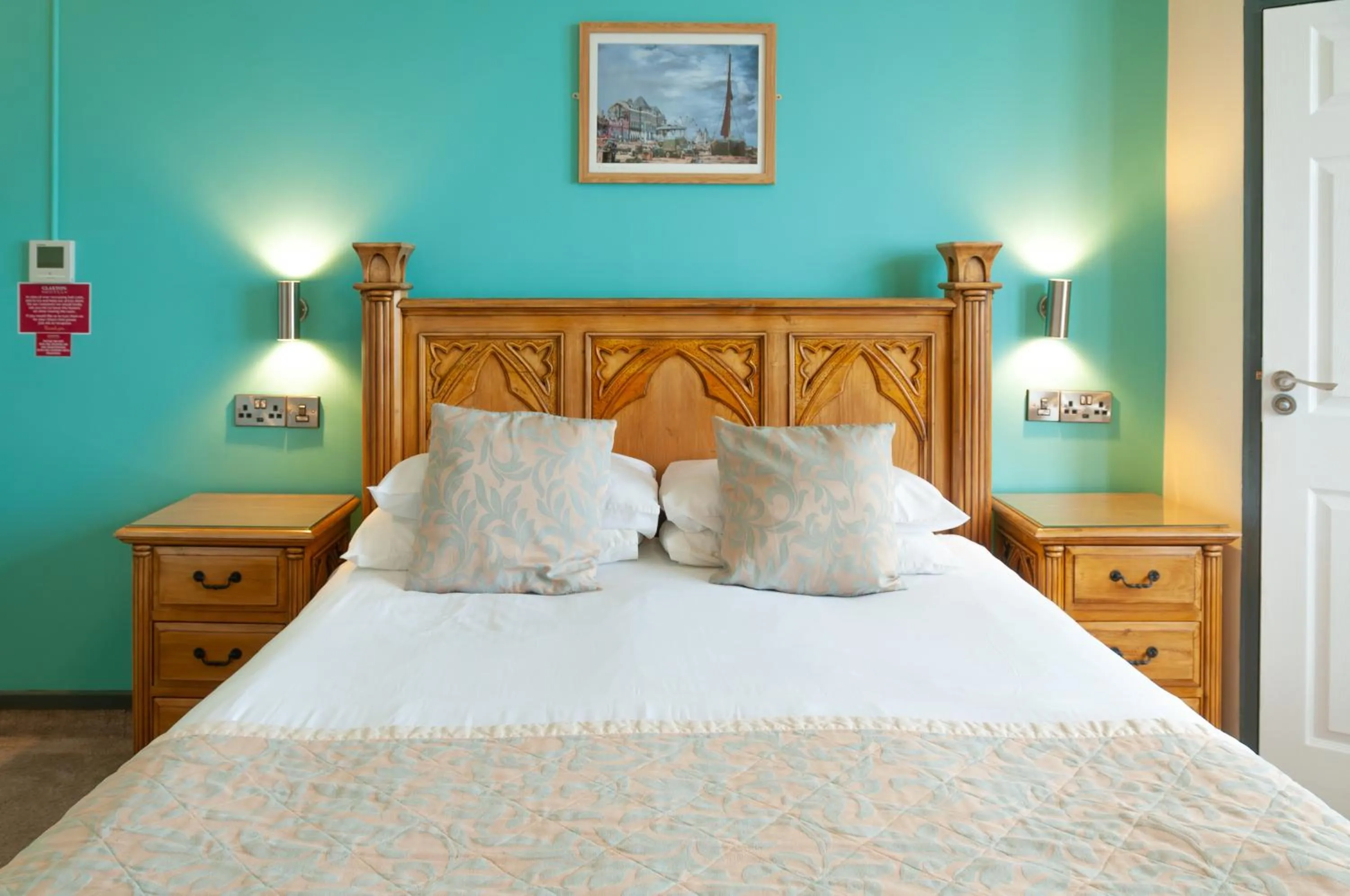 Bed in Claxton Hotel