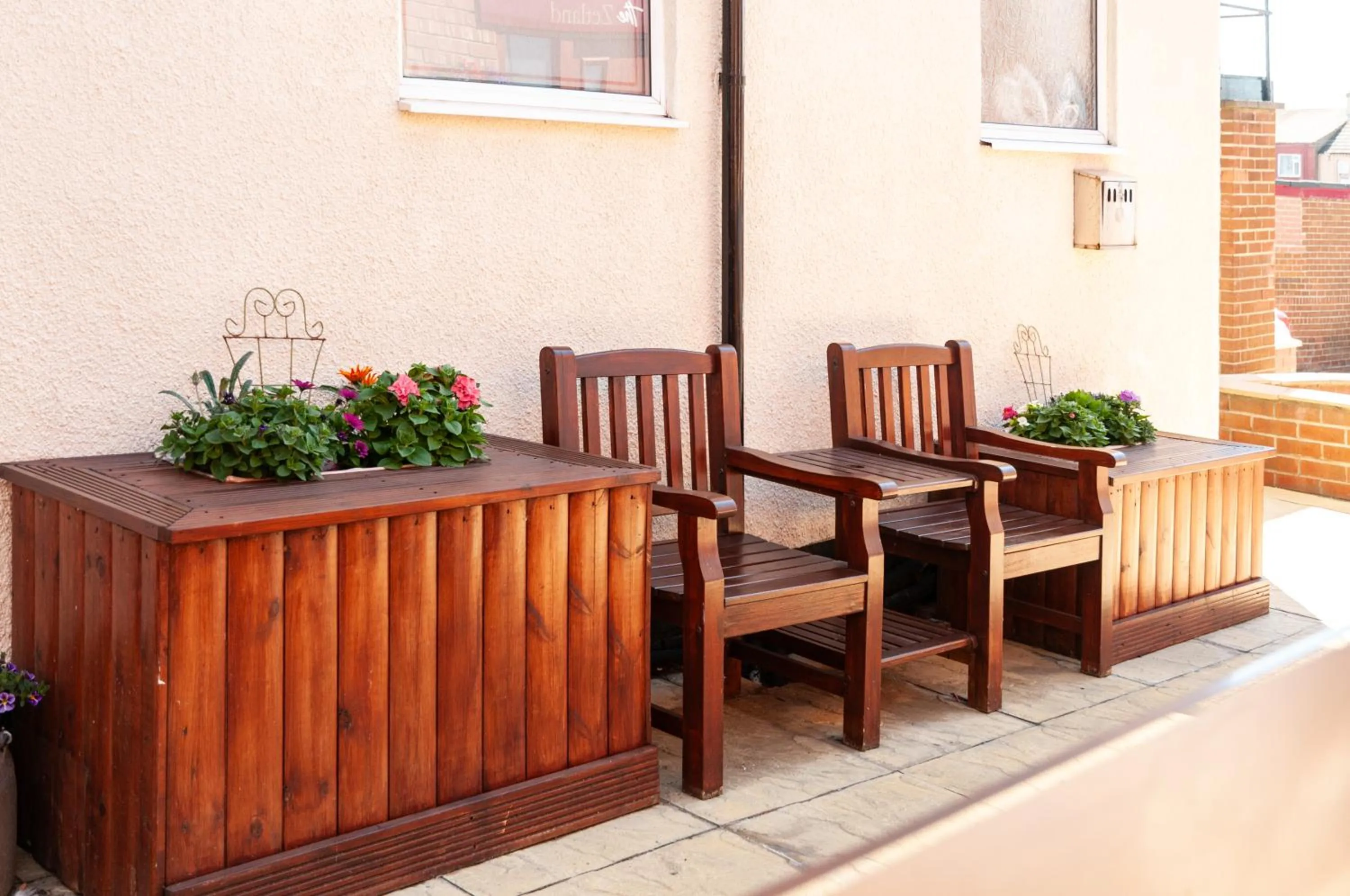 Seating area in Claxton Hotel