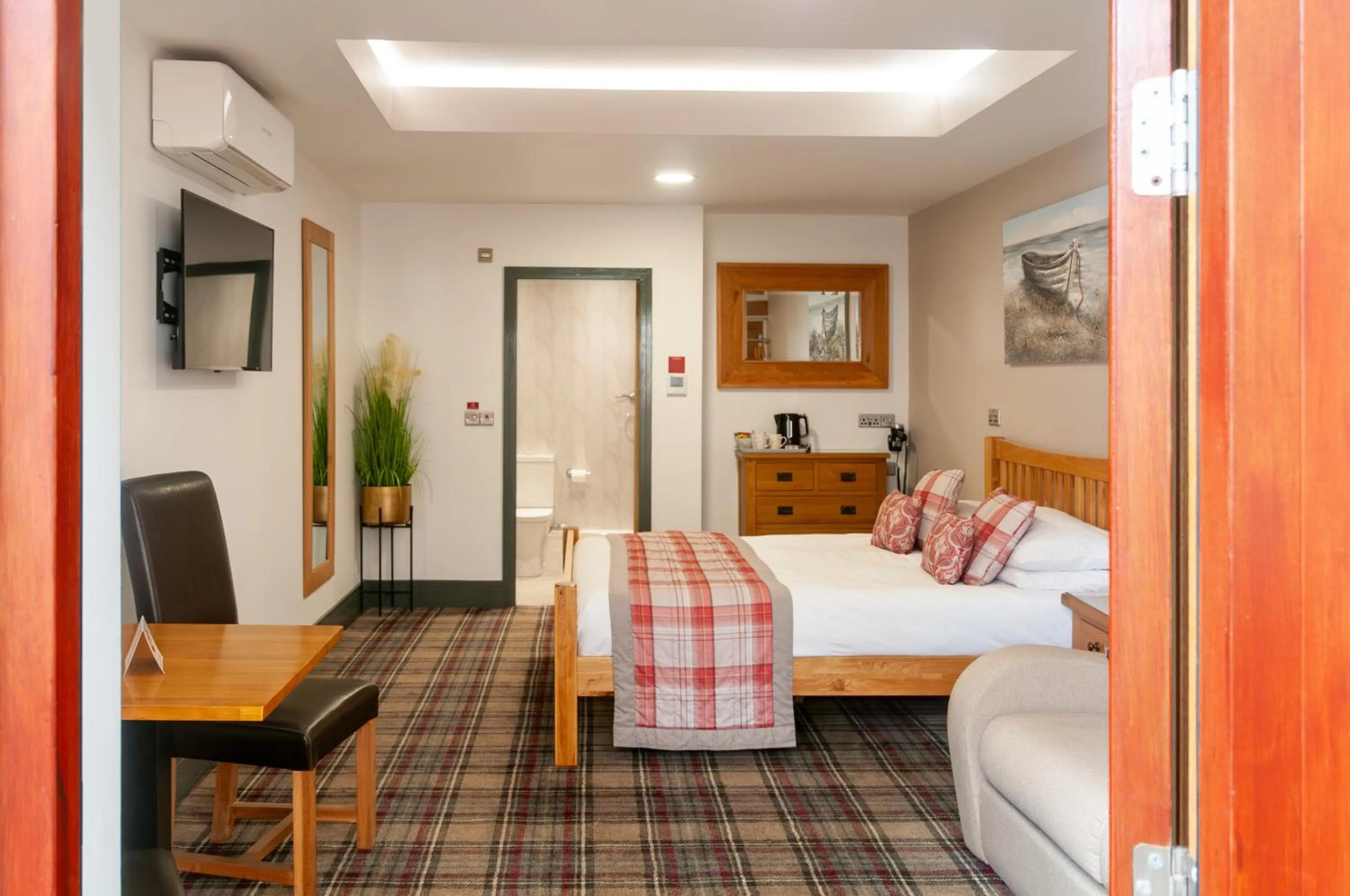 Bed in Claxton Hotel