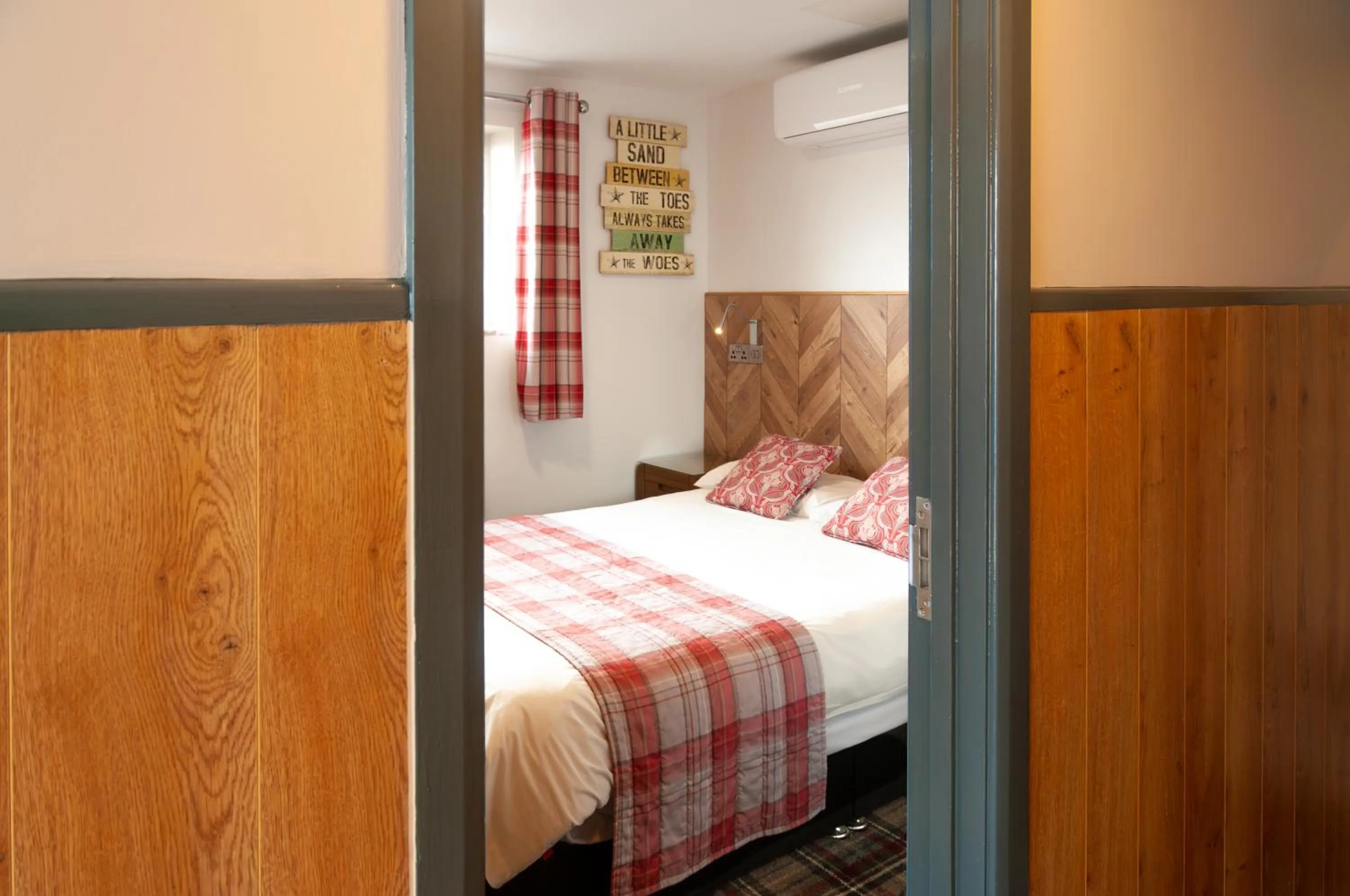 Bed in Claxton Hotel