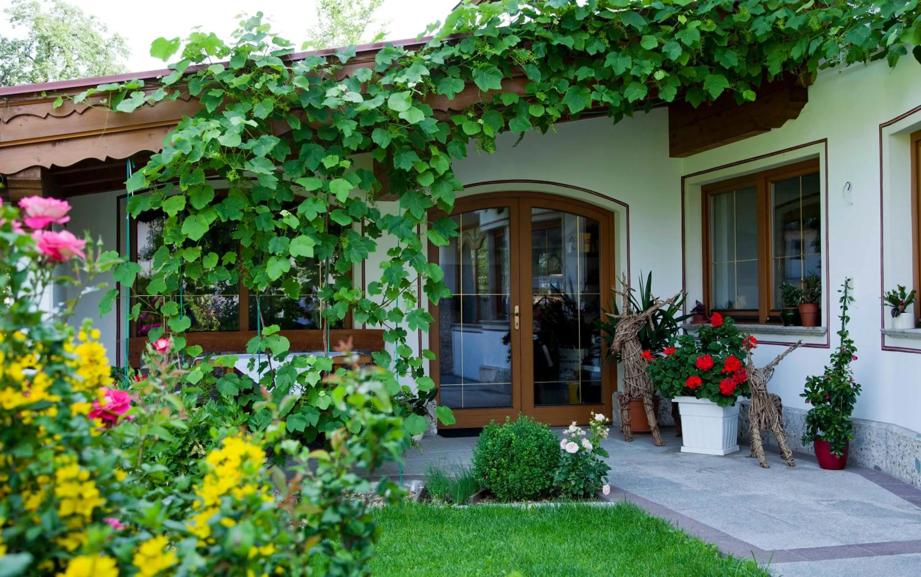 Facade/entrance in Alpinschlössl