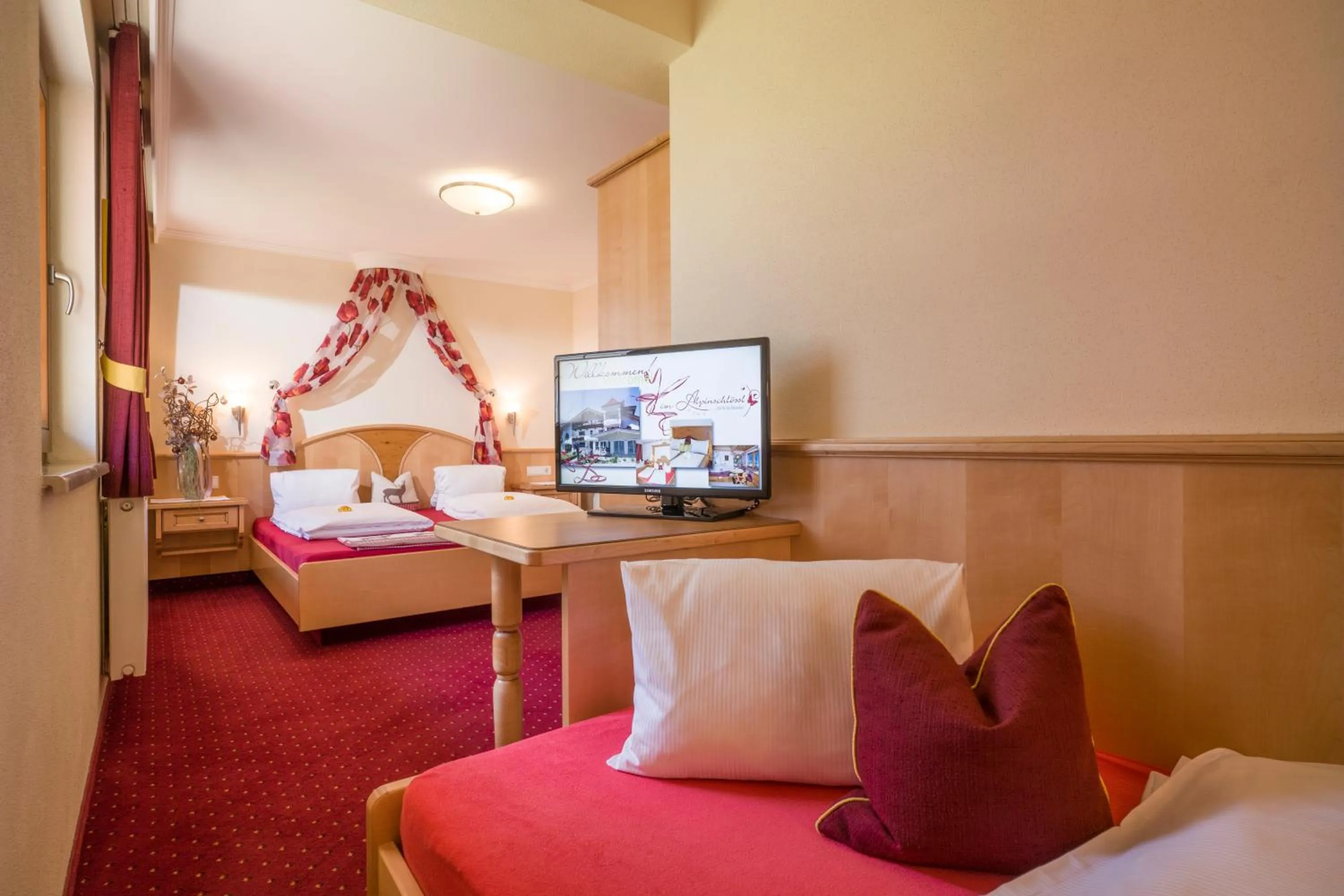 Bedroom, Bed in Alpinschlössl