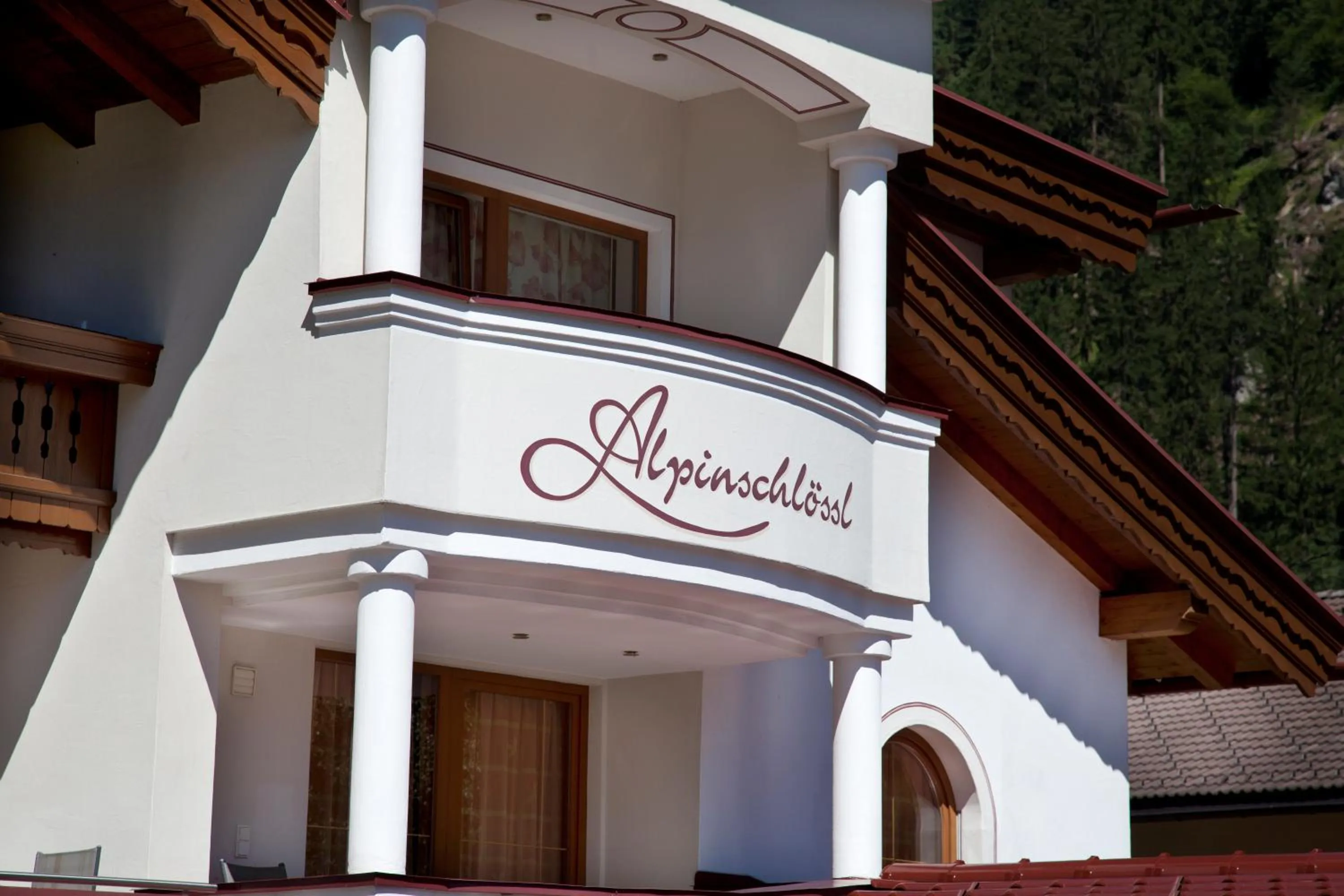 Facade/entrance in Alpinschlössl