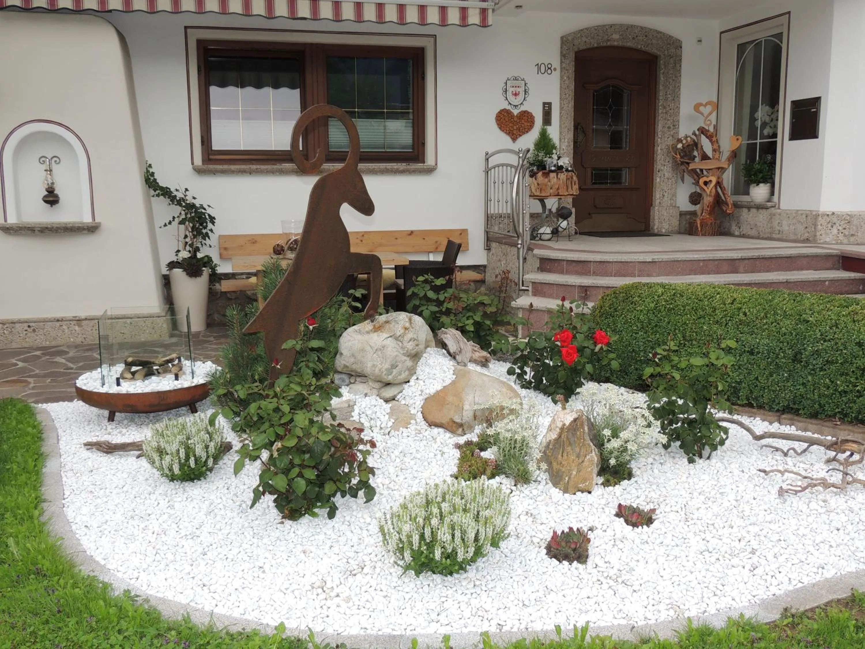 Facade/entrance in Alpinschlössl