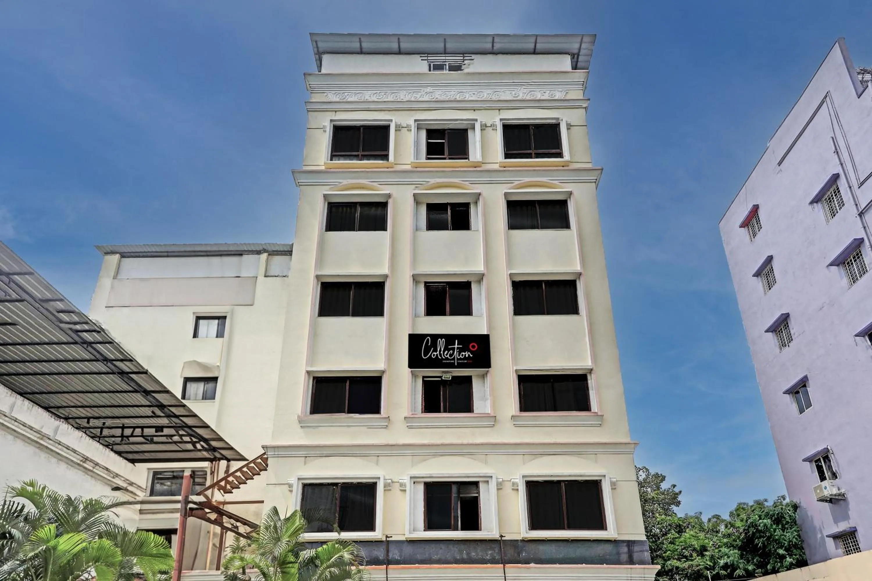 Facade/entrance in Super Capital O Vaishnavi