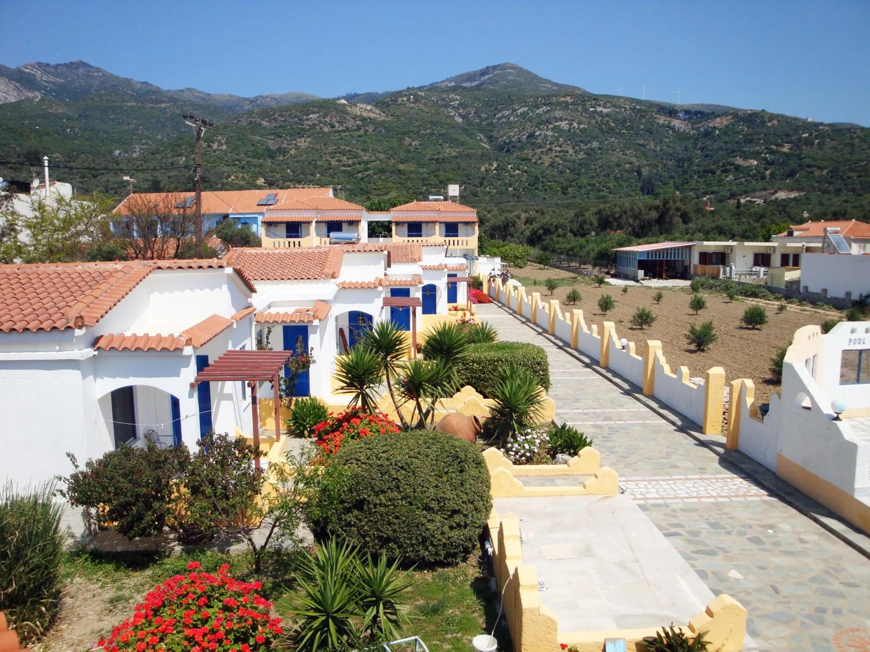 Property building in Pavlis Studios Kampos