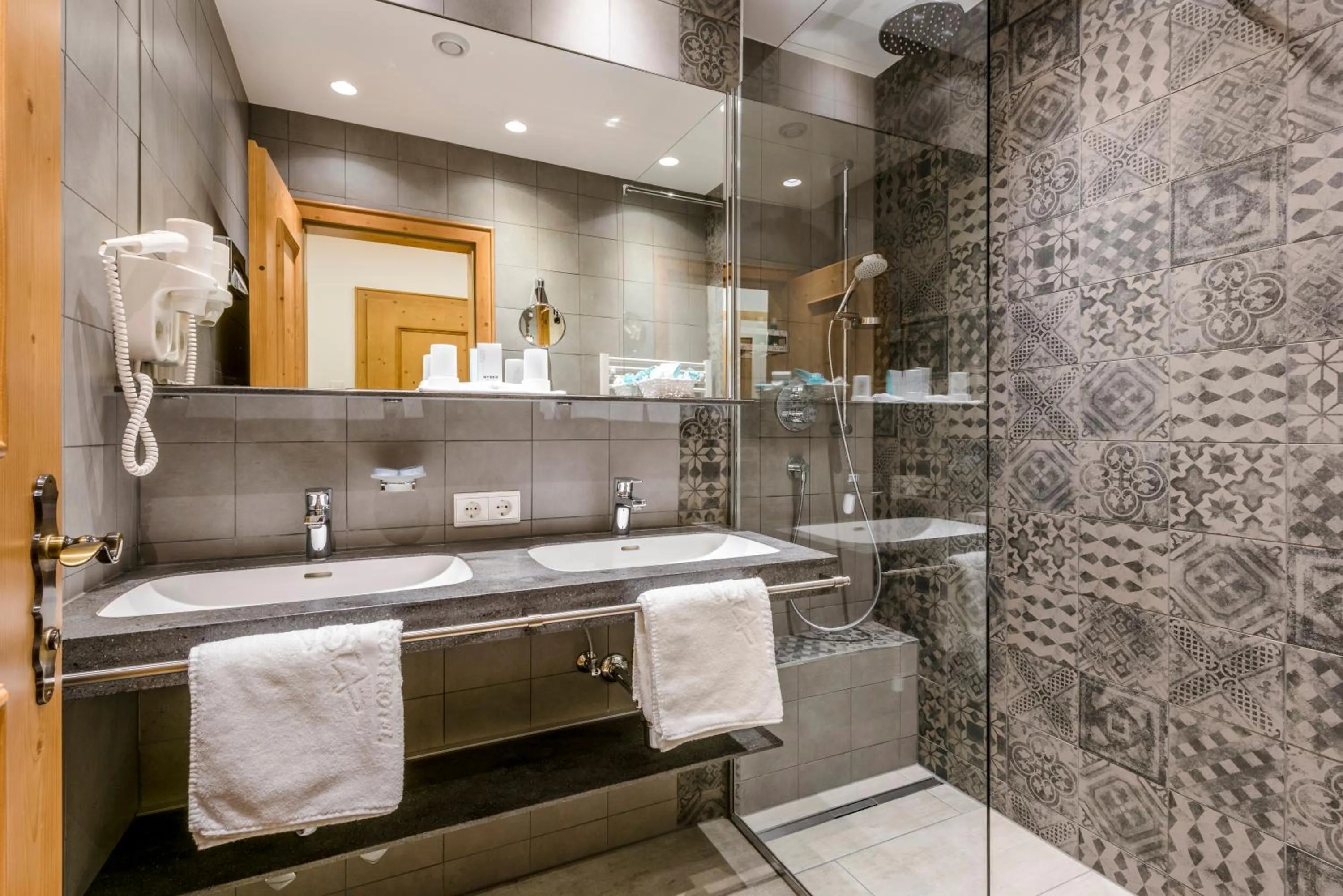 Shower in Cresta.Alpin.Sport.Hotel