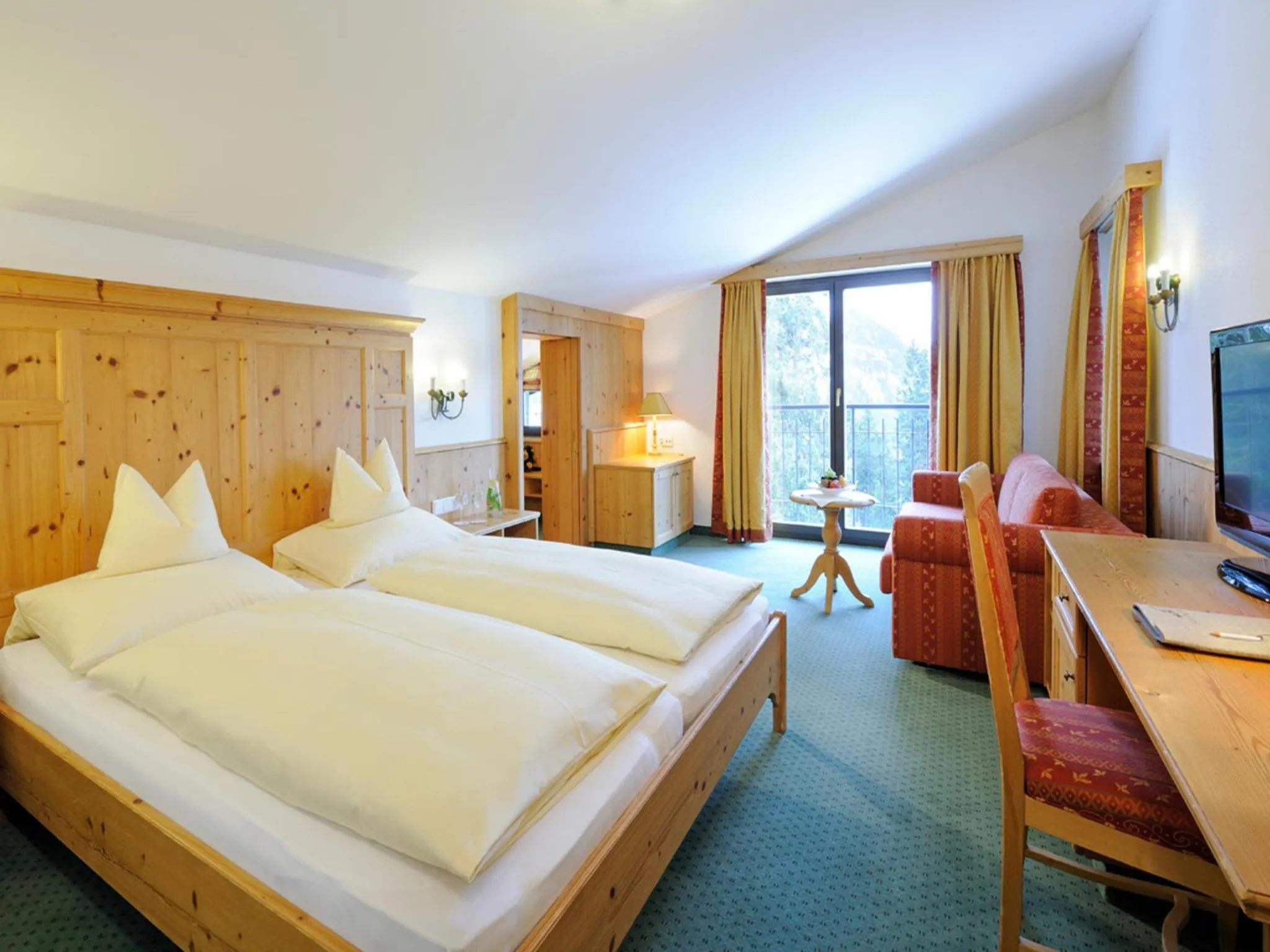 Photo of the whole room, Bed in Cresta.Alpin.Sport.Hotel