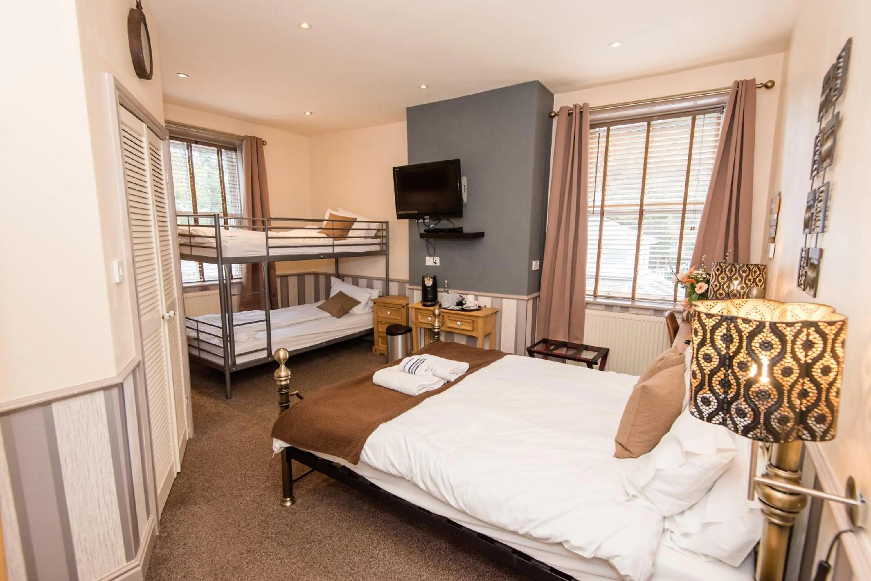 Bed in Dimple Well Lodge Hotel