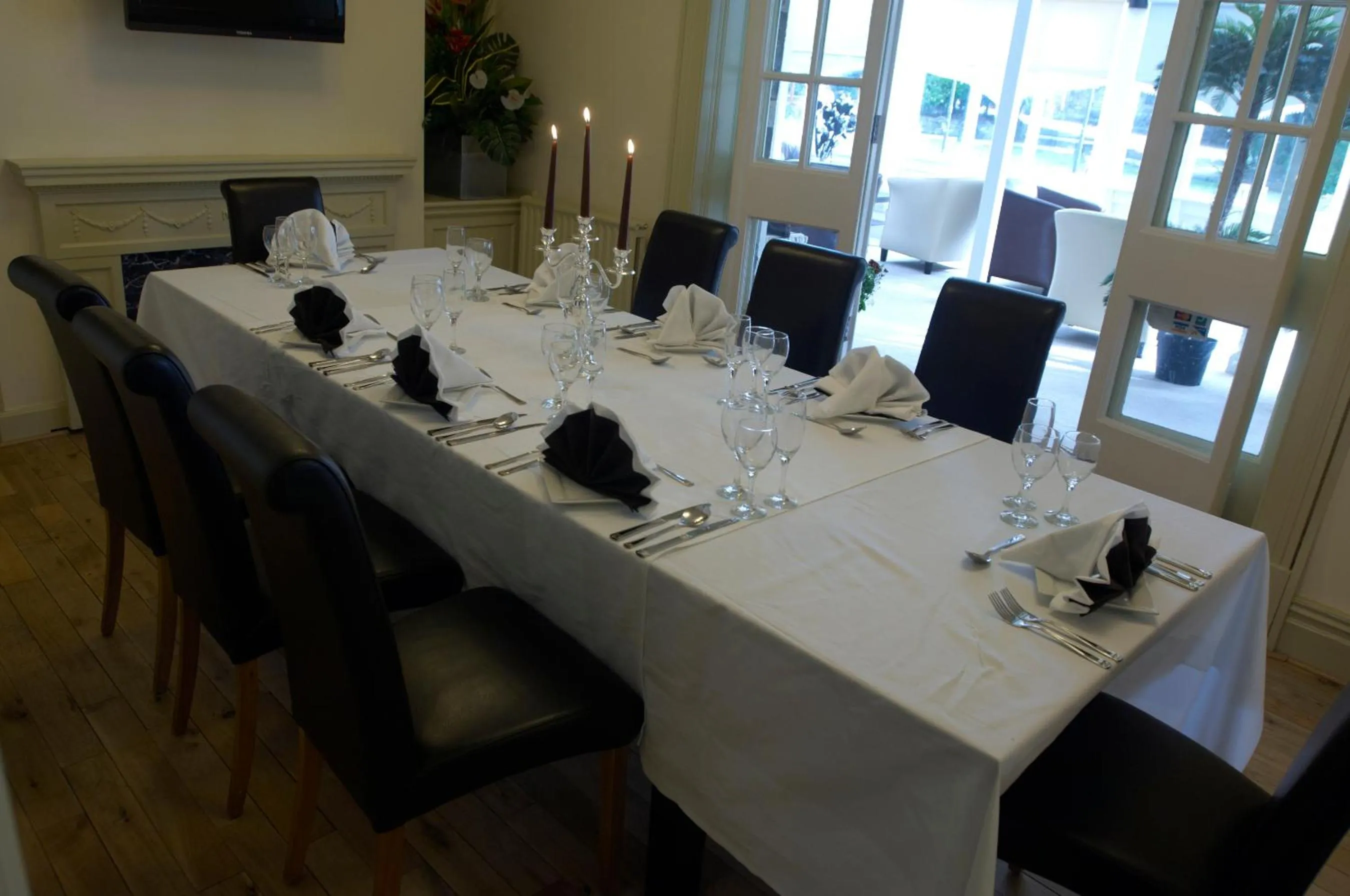 Restaurant/places to eat in Dimple Well Lodge Hotel