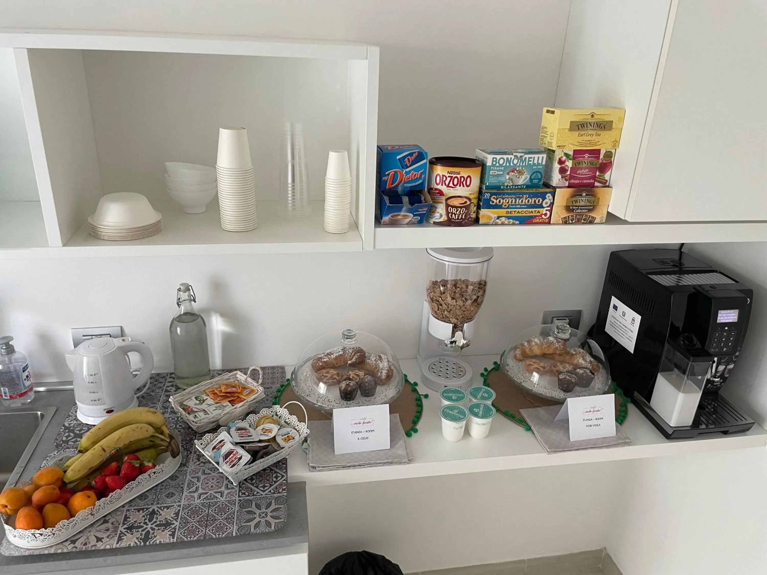 Food and drinks in Vicolo Fiorito B&B