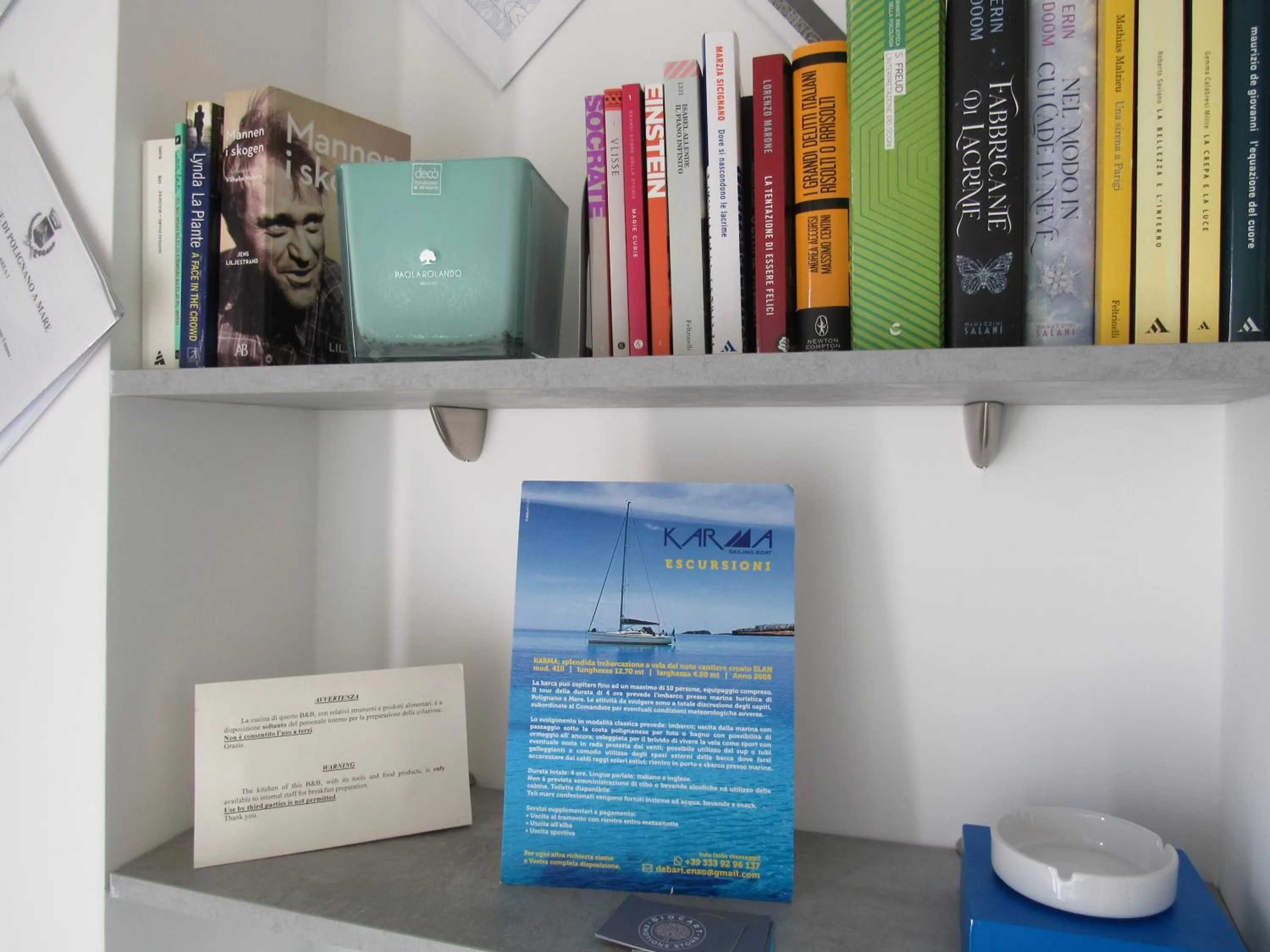 Decorative detail in Vicolo Fiorito B&B