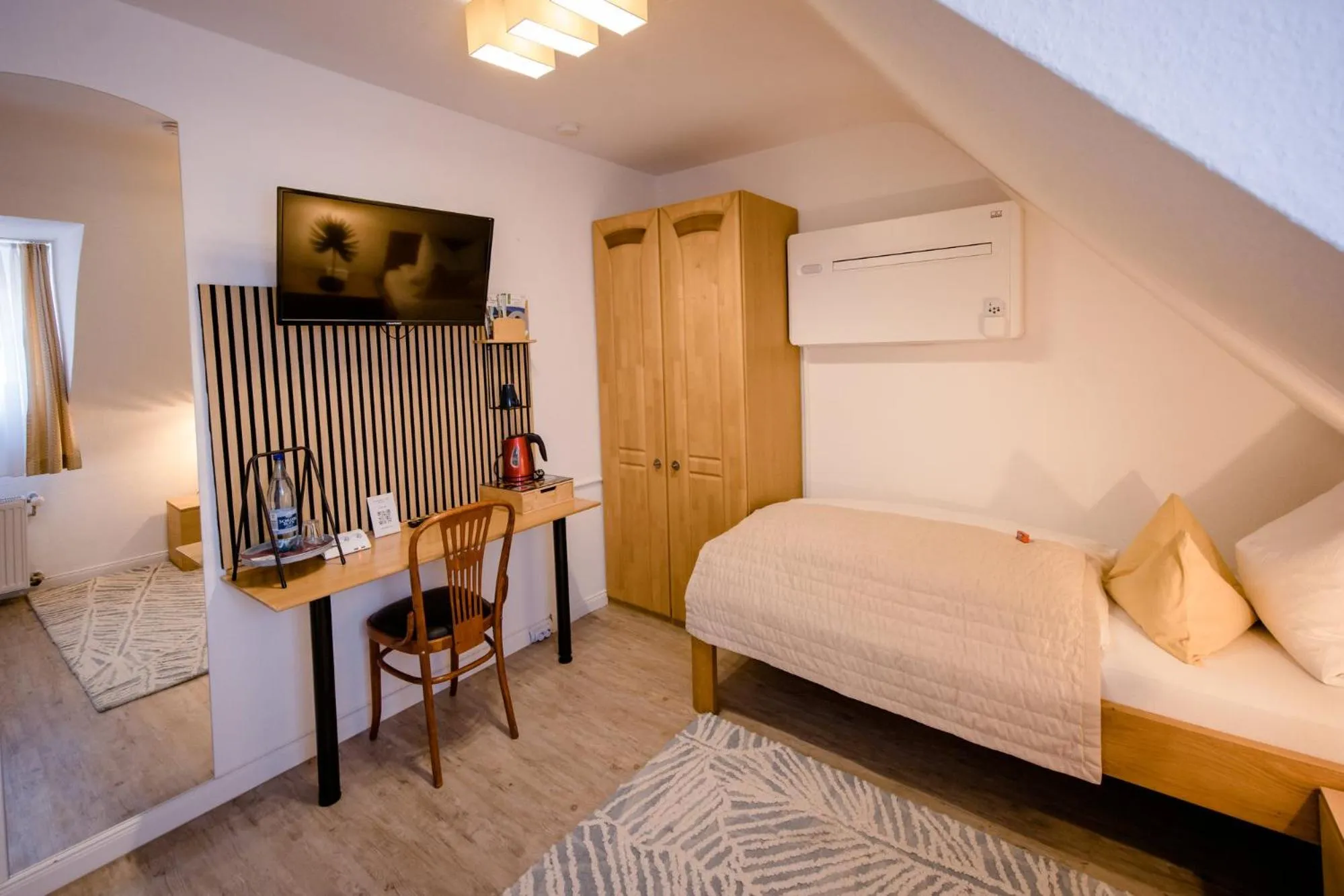 Photo of the whole room, Bed in Franconia City Hotel