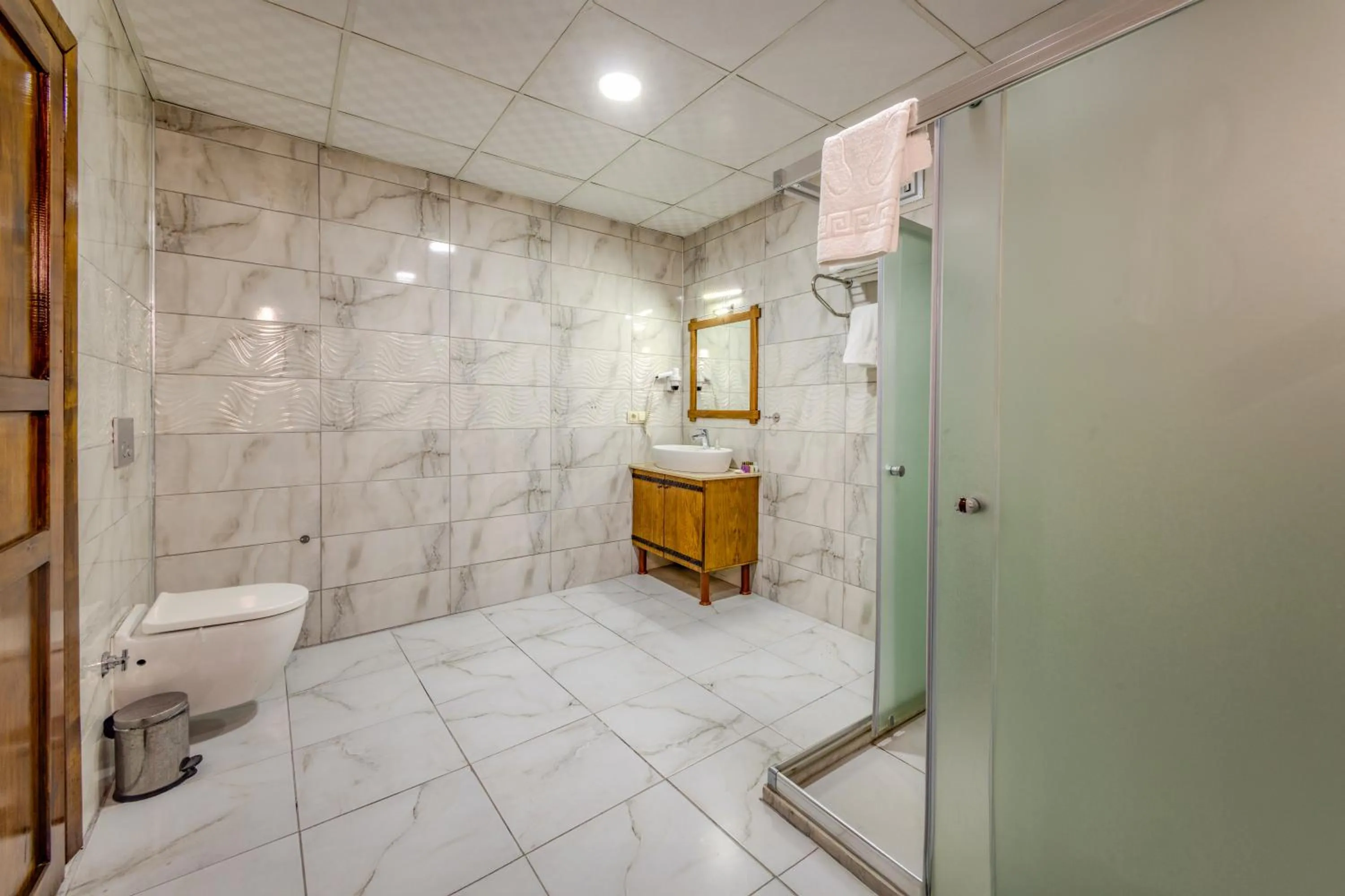 Shower in Çakıltaşı Evi Otel Spa