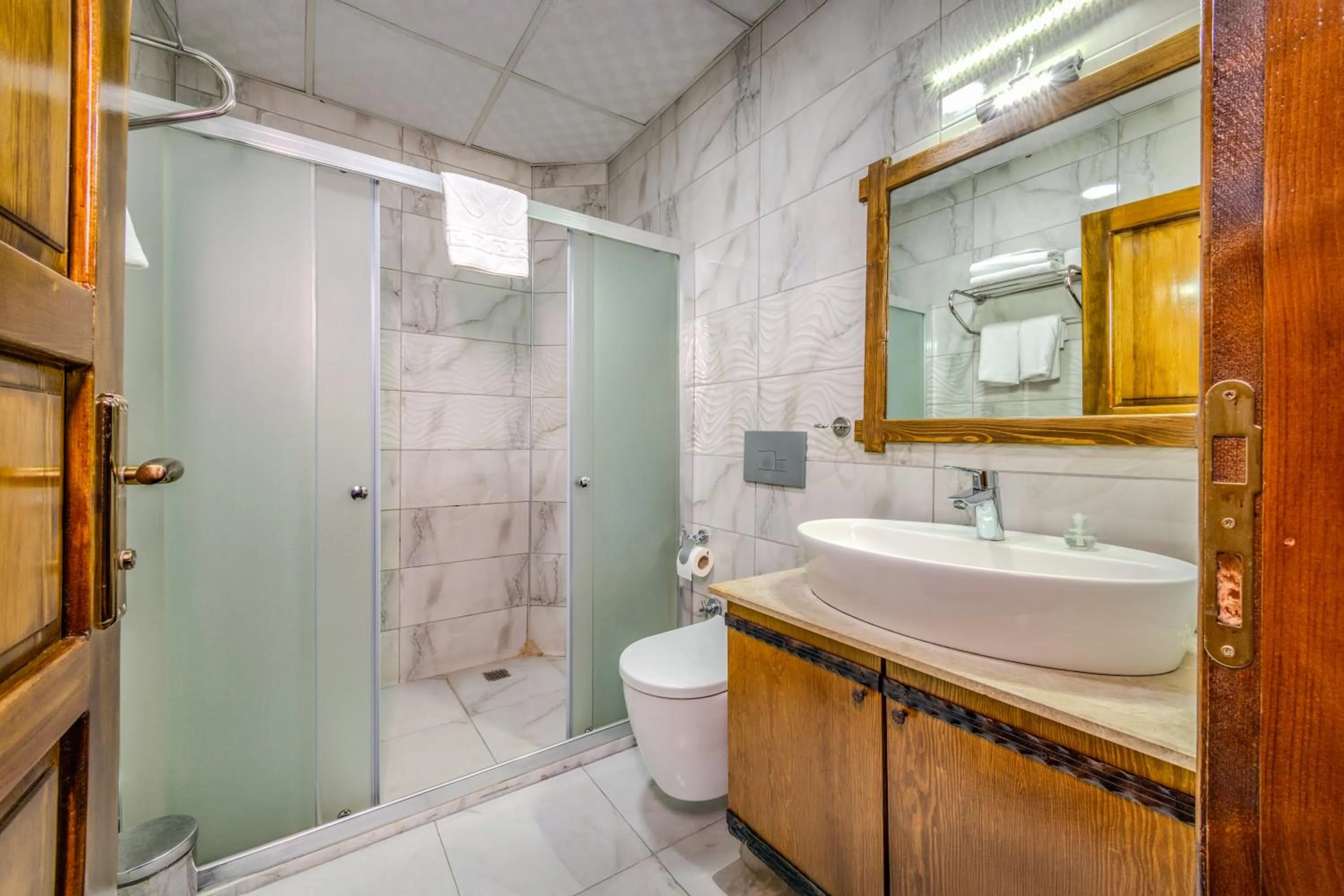 Shower in Çakıltaşı Evi Otel Spa