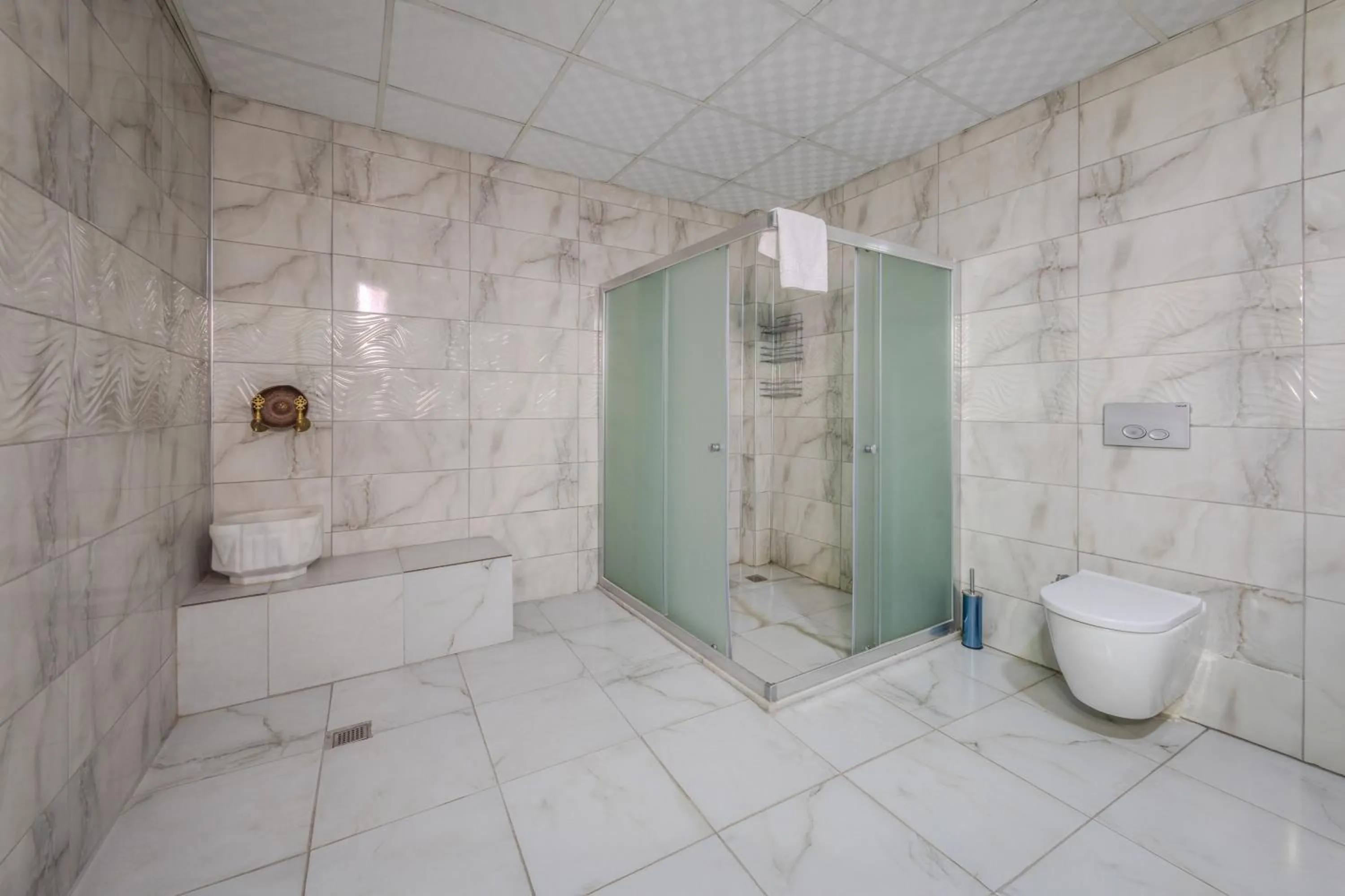 Shower in Çakıltaşı Evi Otel Spa