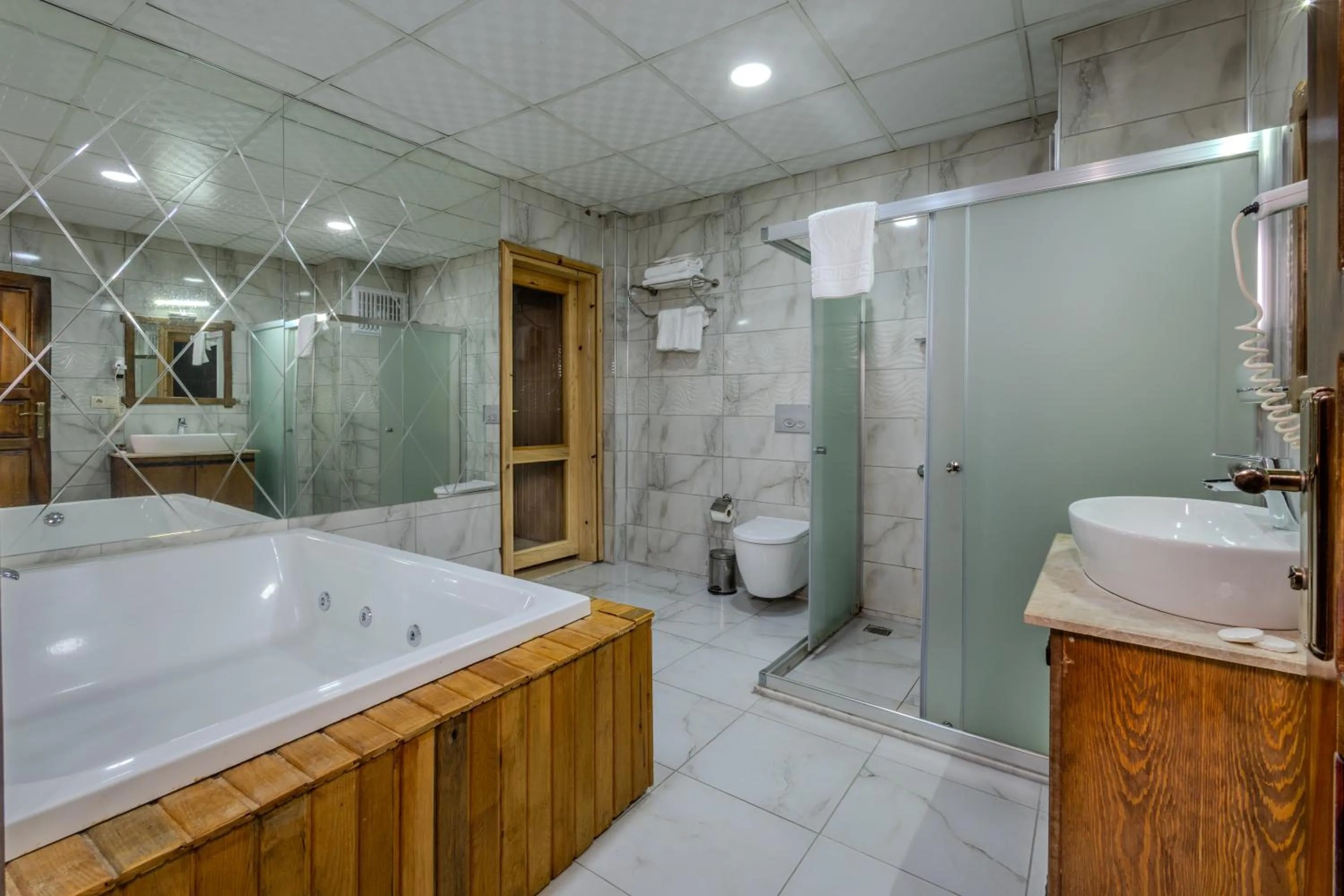 Shower in Çakıltaşı Evi Otel Spa