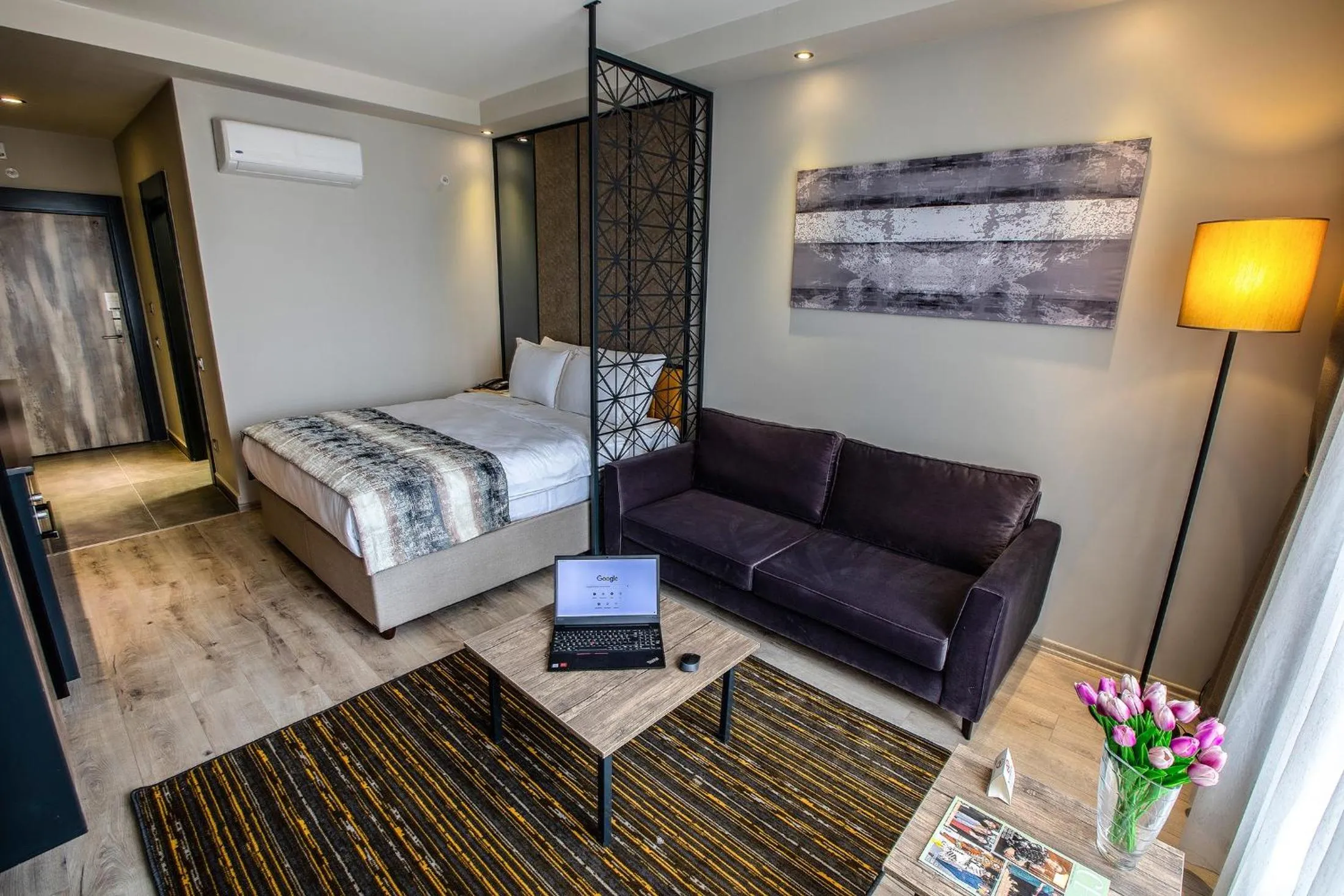 Seating area, Bed in Shimall Hotel