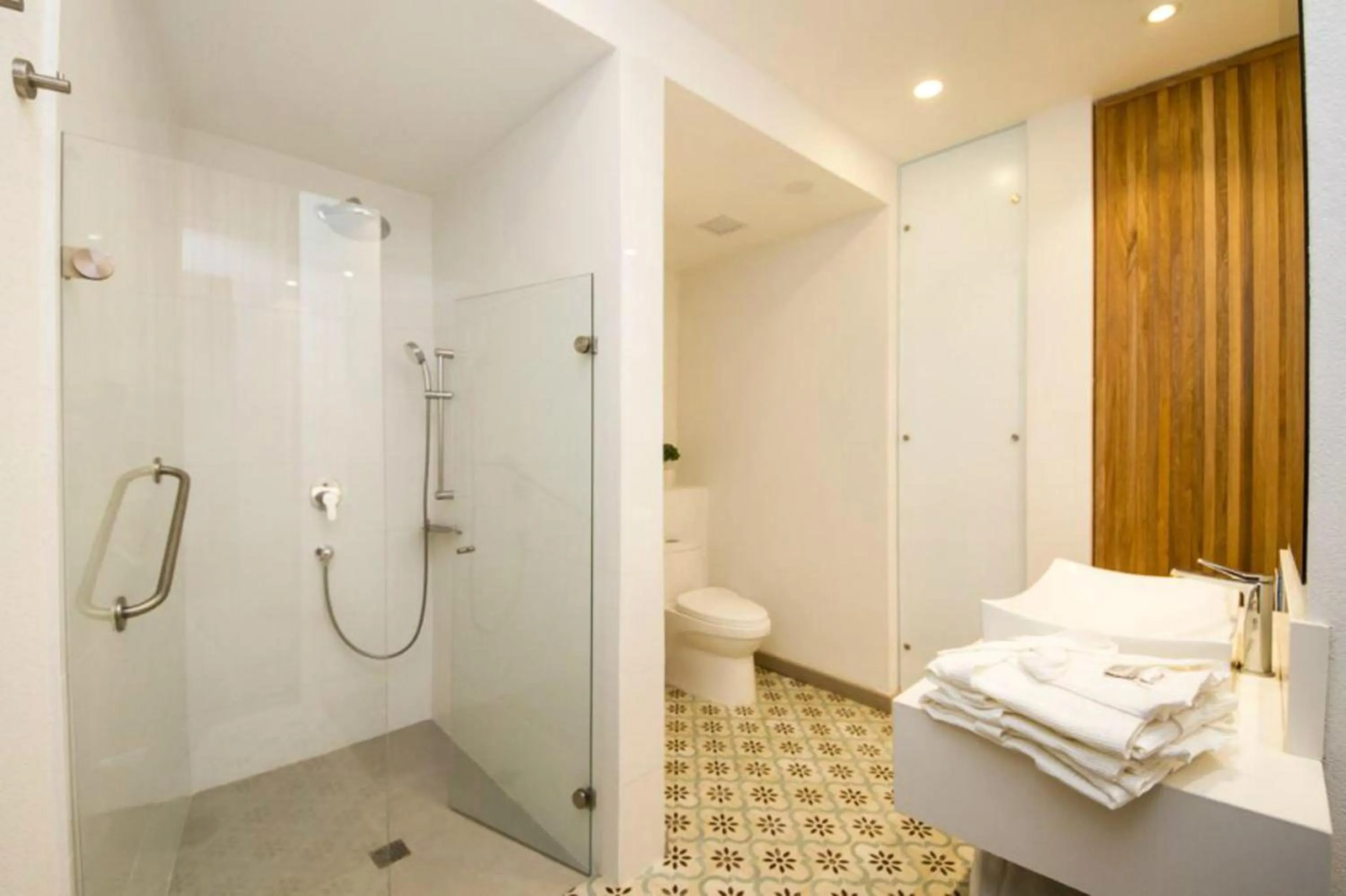 Bathroom in Samawi Hotel