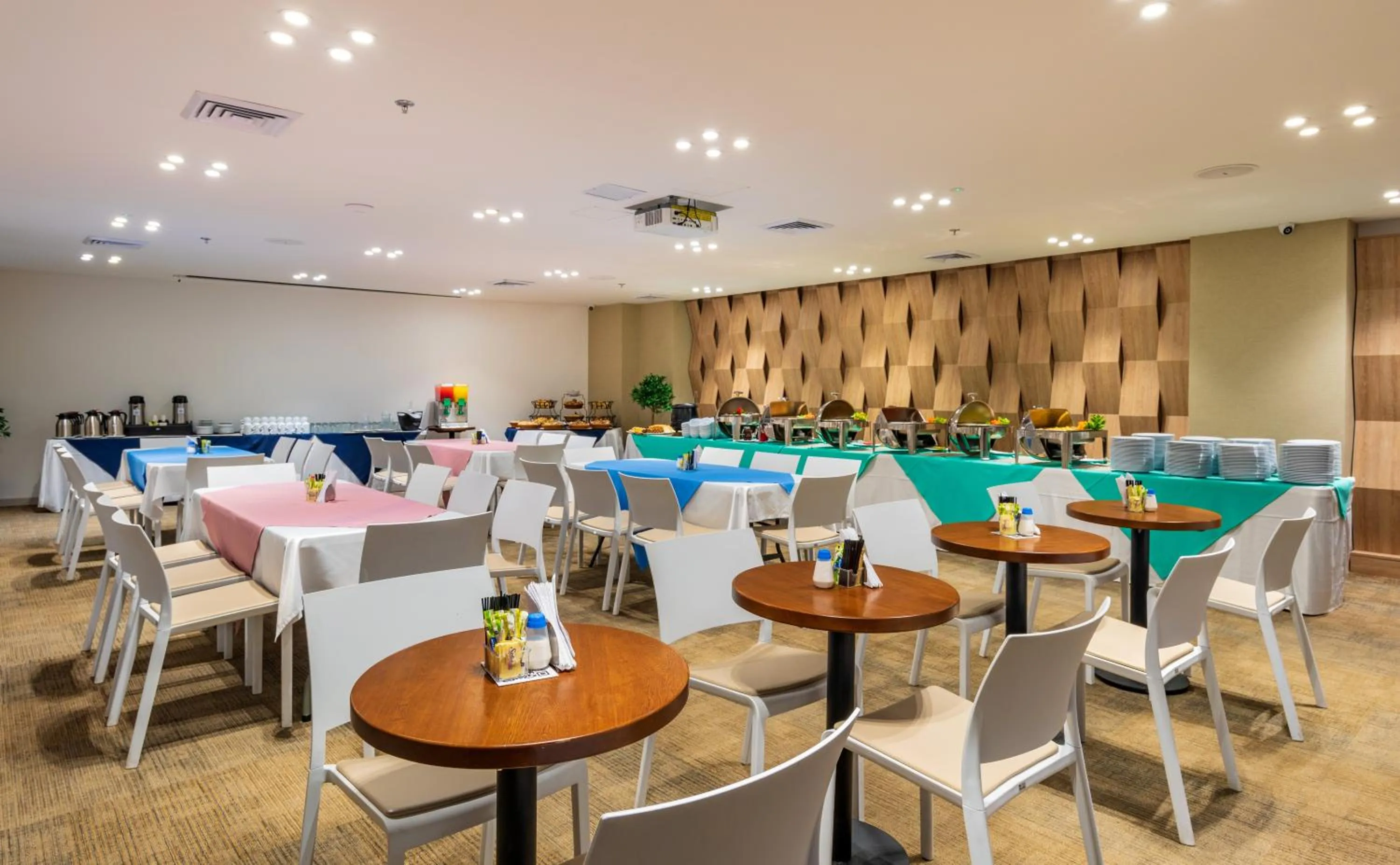 Restaurant/places to eat in Samawi Hotel