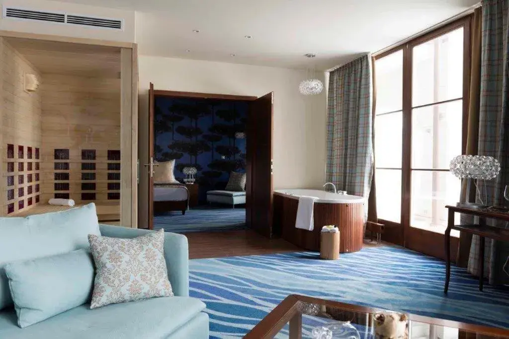 Queen Suite in Hotel Cascade Resort & Spa Queen Suite in Hotel Cascade Resort & Spa