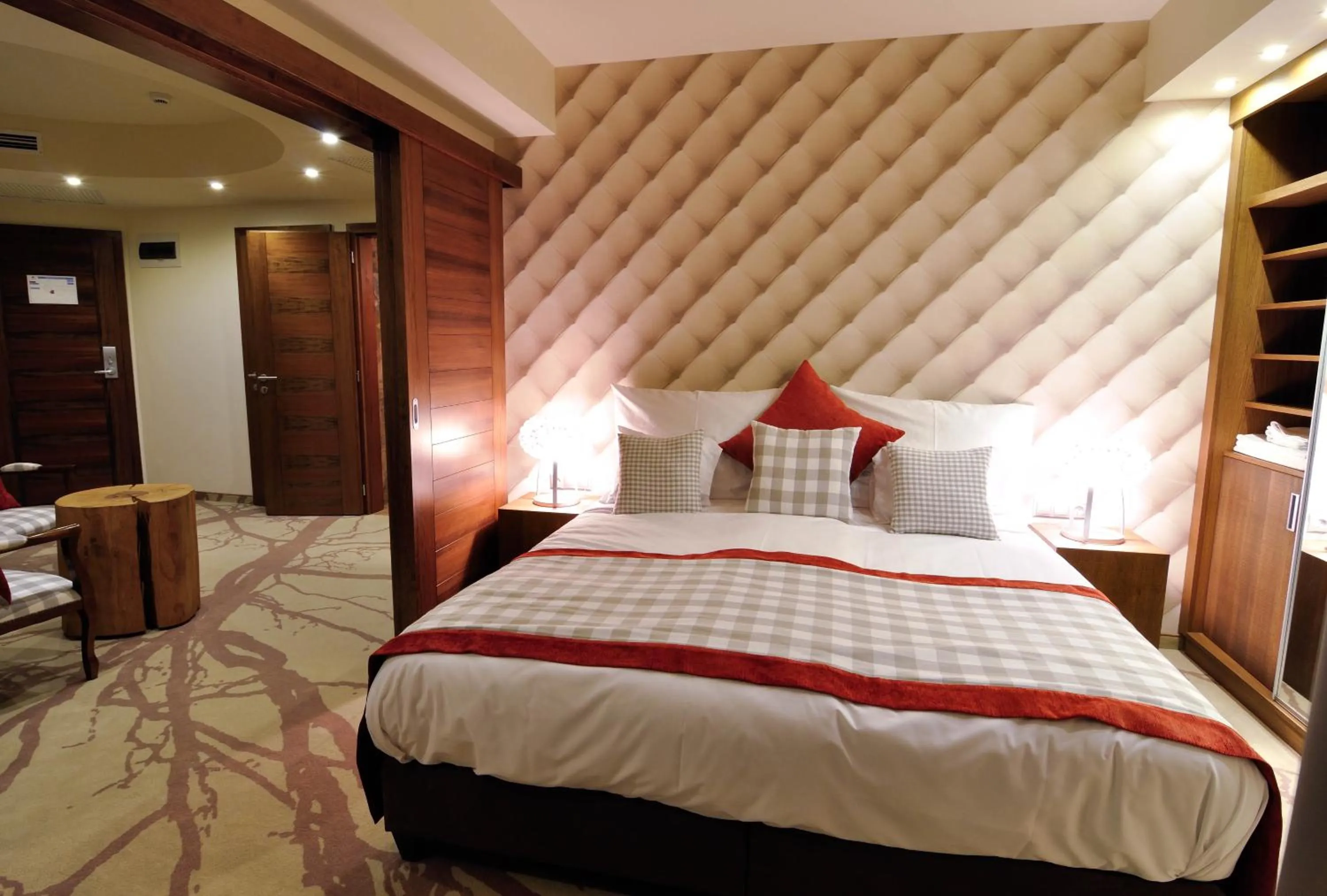 Bed in Hotel Cascade Resort & Spa