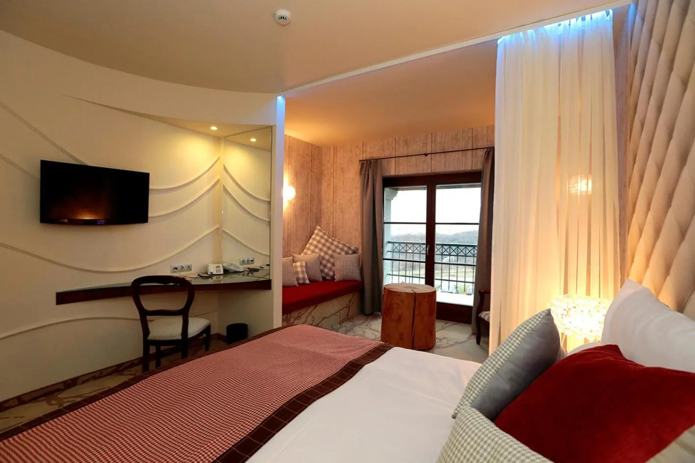 Bed in Hotel Cascade Resort & Spa