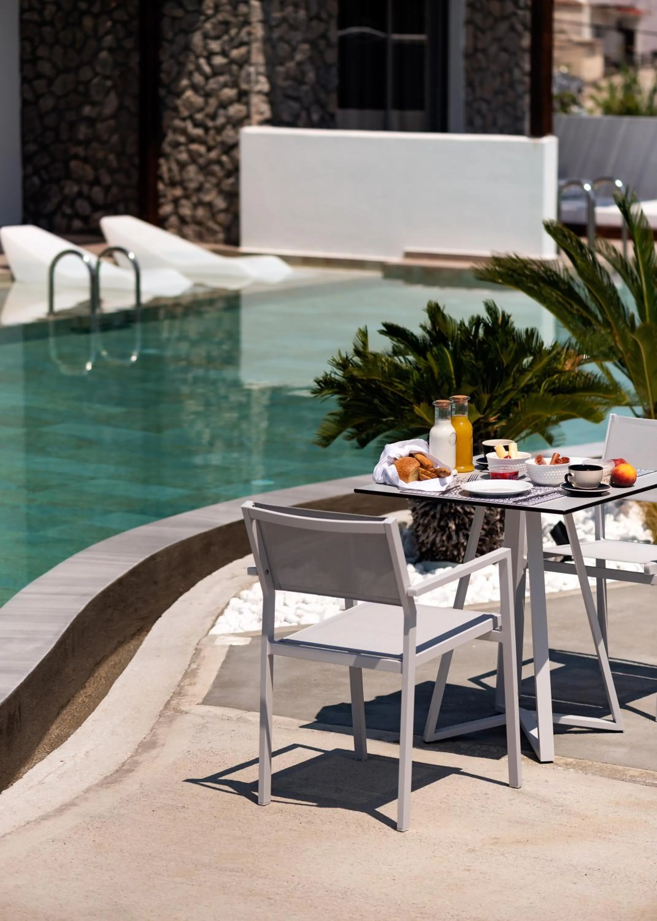 Restaurant/places to eat in Nama Retreat