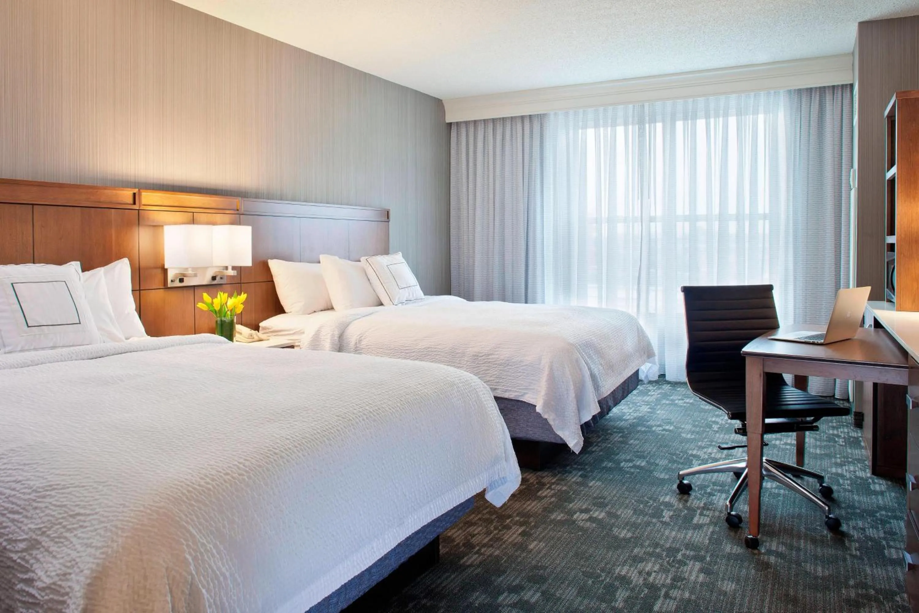 Photo of the whole room, Bed in Courtyard by Marriott Pueblo