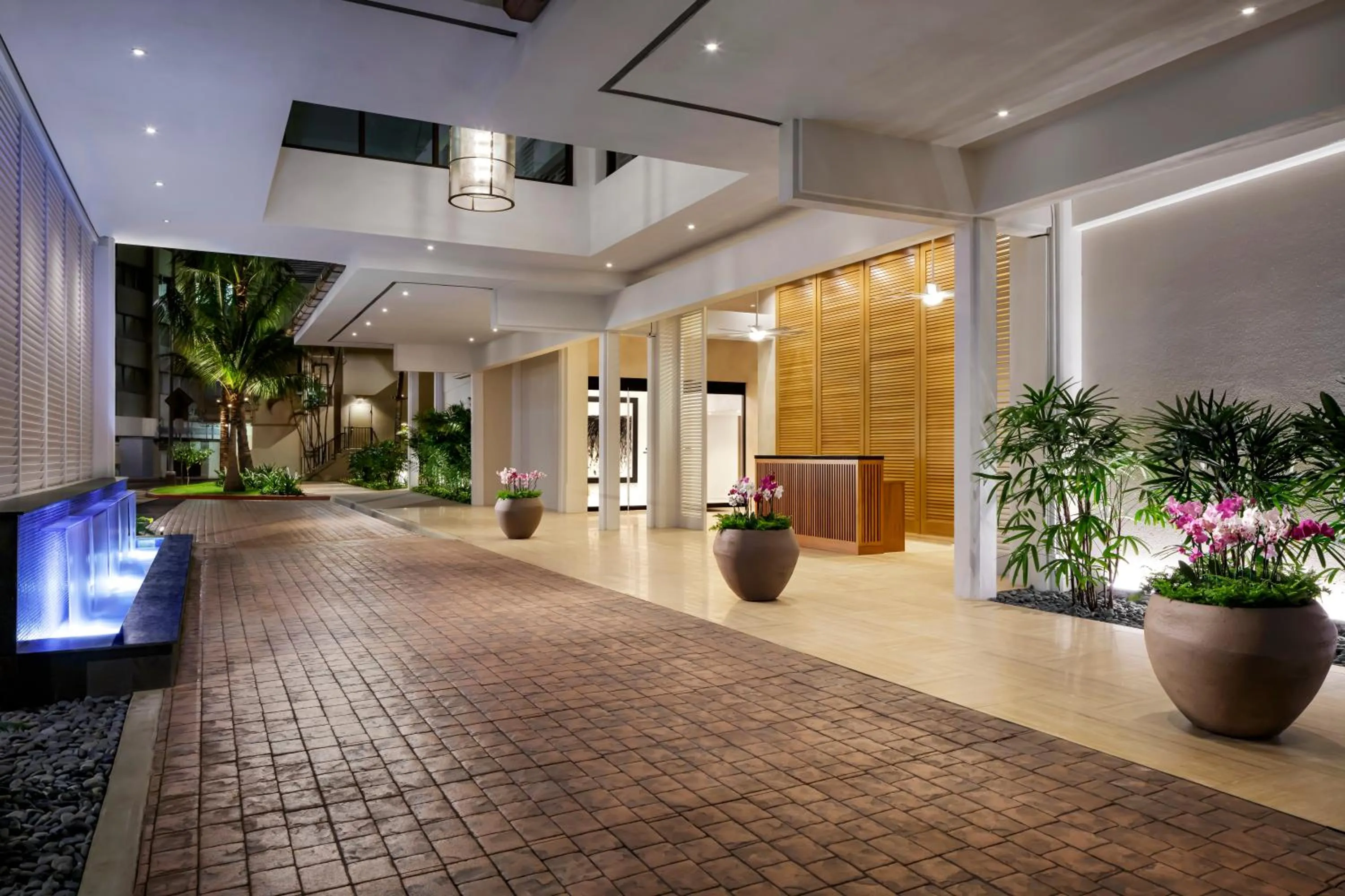 Facade/entrance in Halepuna Waikiki by Halekulani - NO RESORT FEE