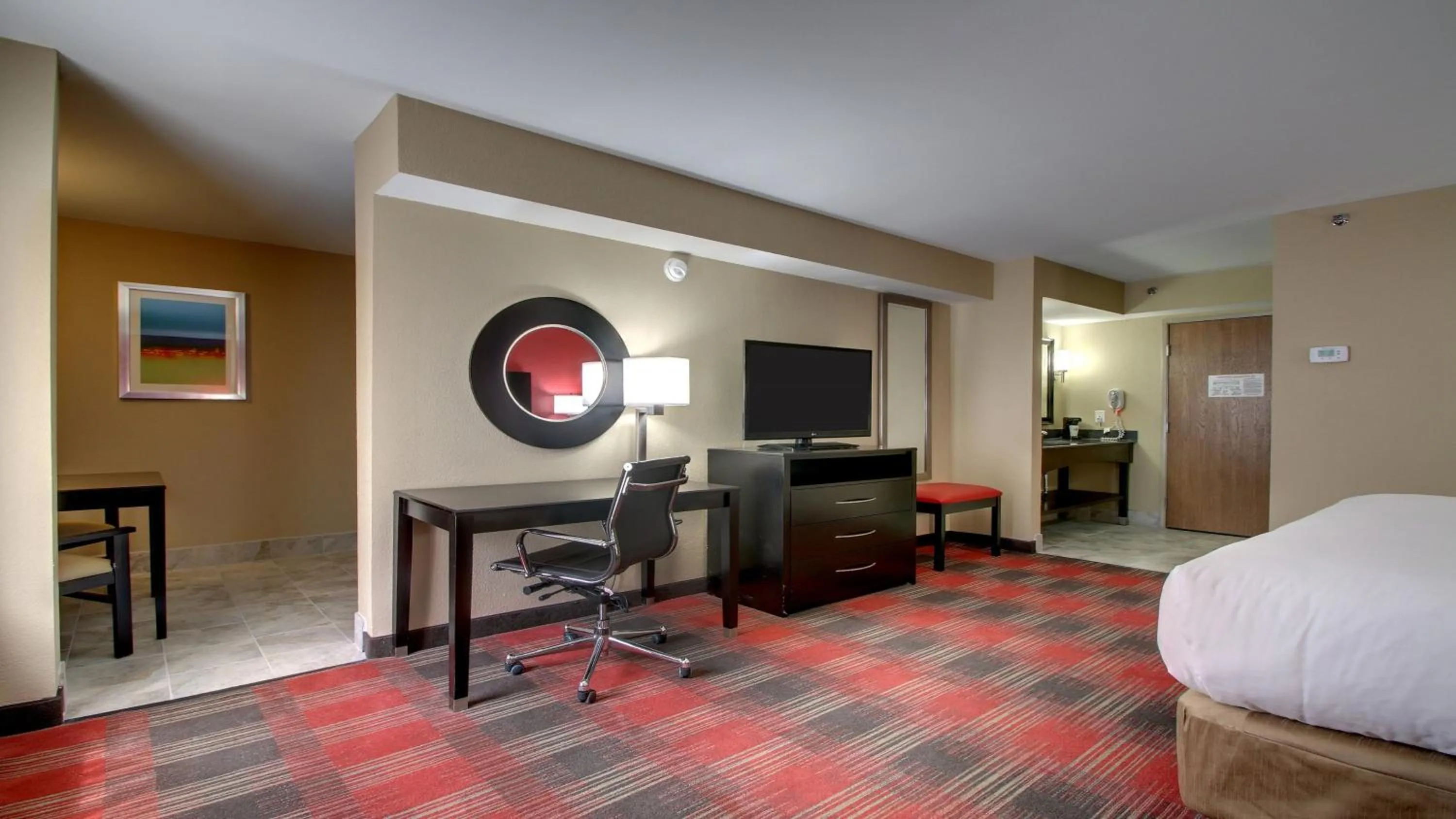 Photo of the whole room, Bed in Holiday Inn Express & Suites Jackson Downtown - Coliseum by IHG