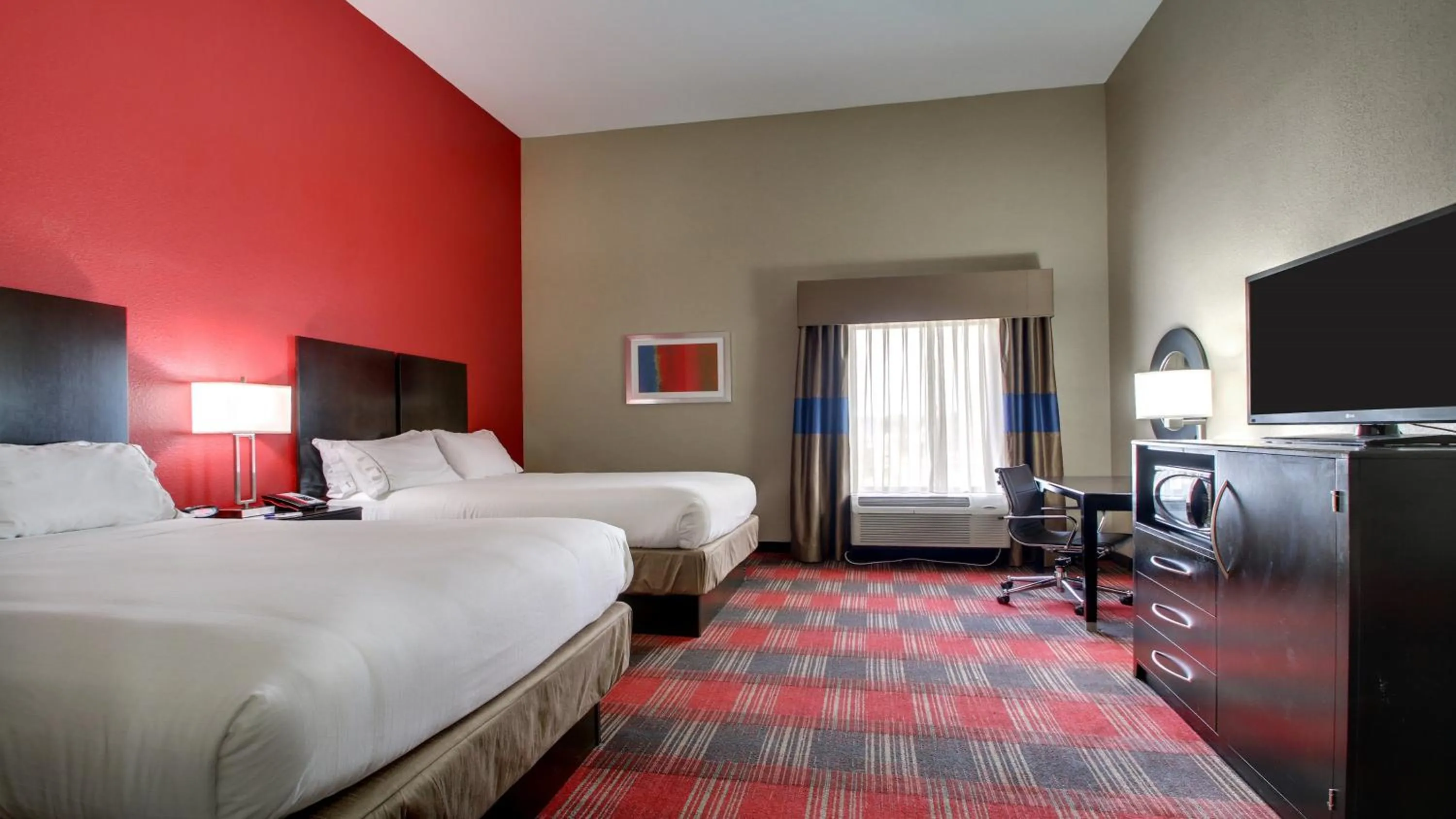 Photo of the whole room, Bed in Holiday Inn Express & Suites Jackson Downtown - Coliseum by IHG