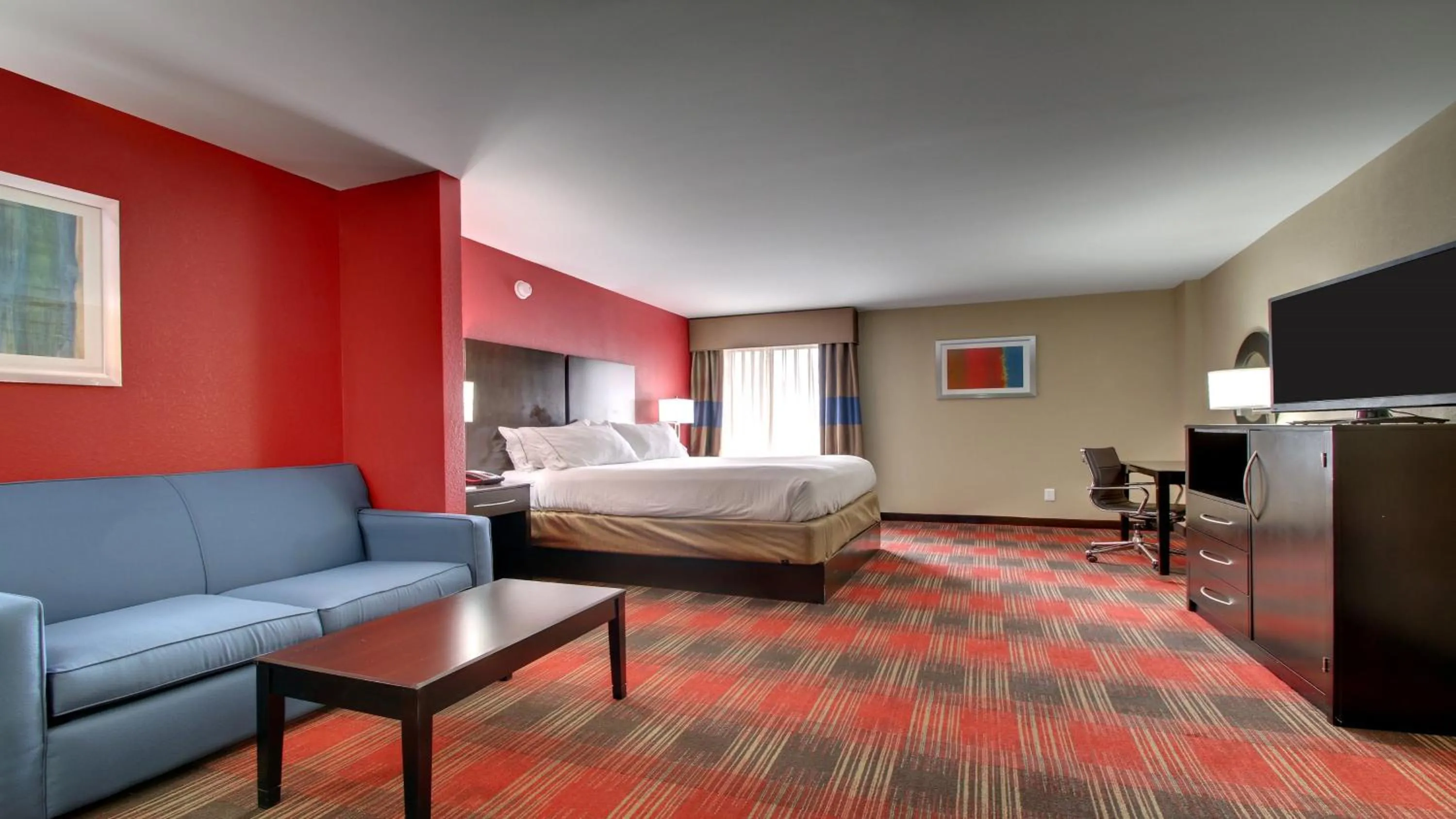 Photo of the whole room, Bed in Holiday Inn Express & Suites Jackson Downtown - Coliseum by IHG