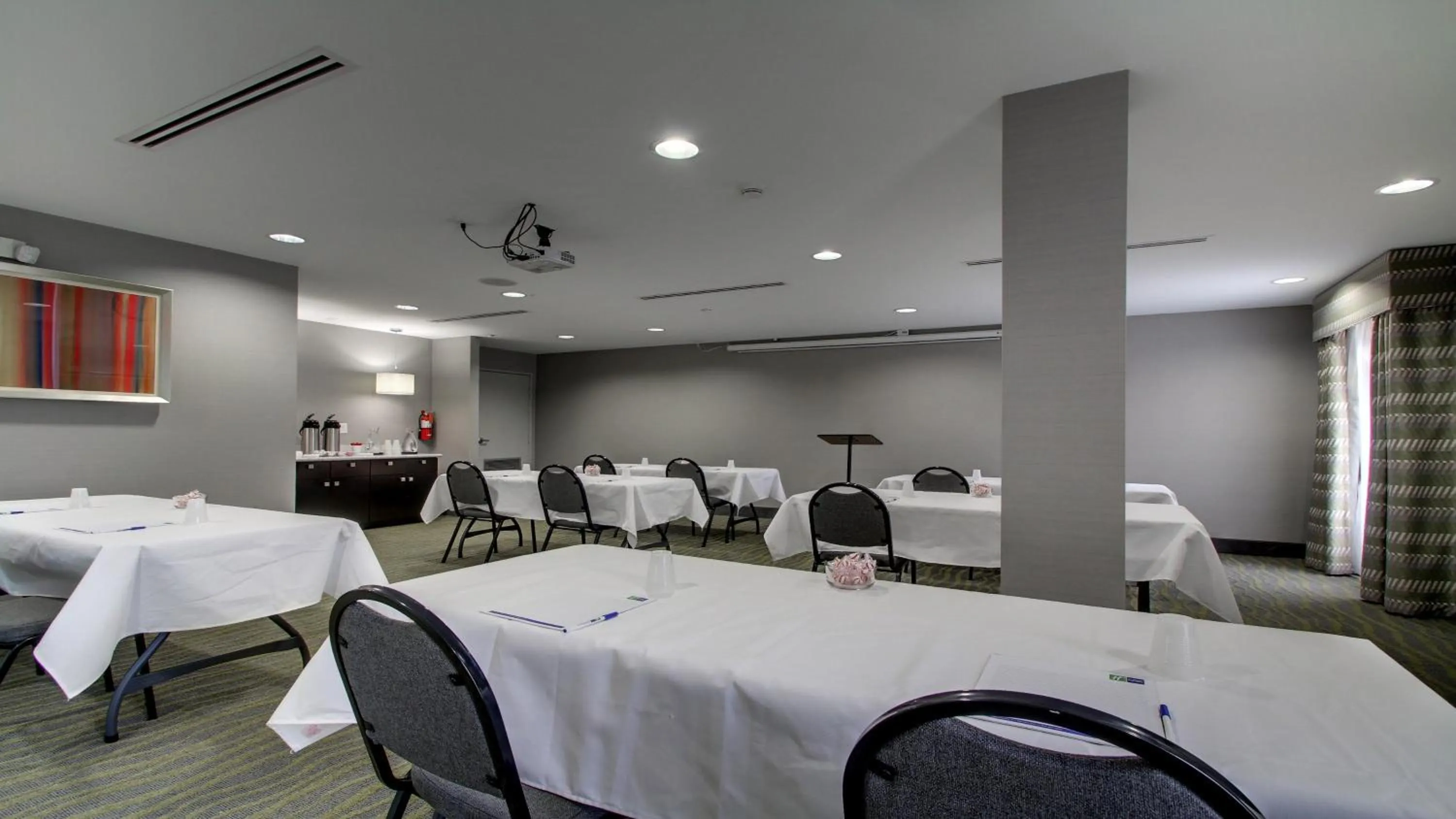 Meeting/conference room in Holiday Inn Express & Suites Jackson Downtown - Coliseum by IHG
