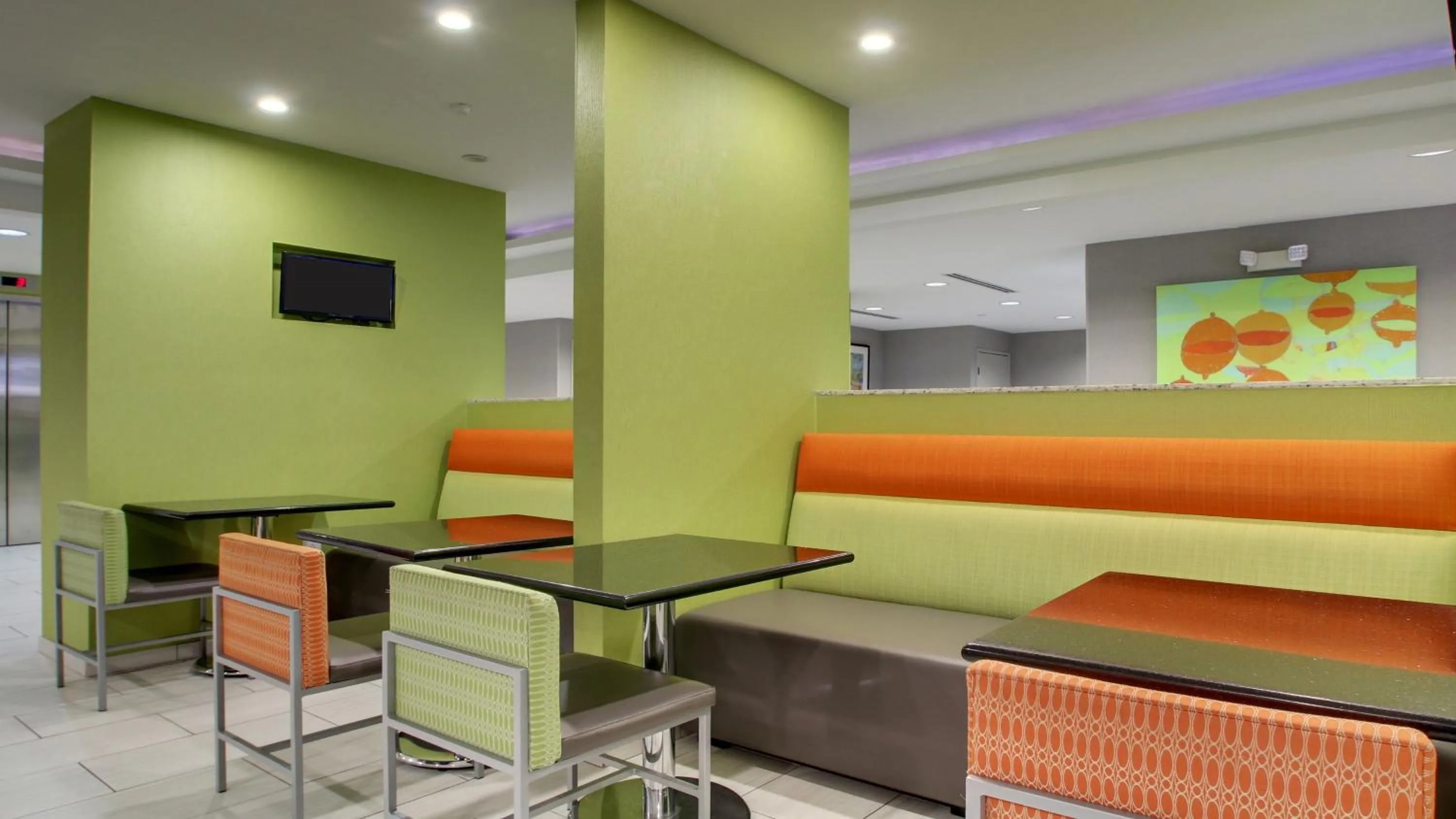 Breakfast in Holiday Inn Express & Suites Jackson Downtown - Coliseum by IHG