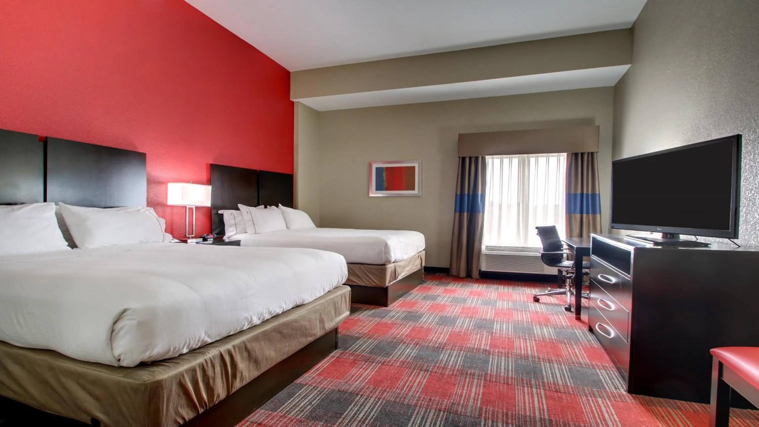 Photo of the whole room, Bed in Holiday Inn Express & Suites Jackson Downtown - Coliseum by IHG