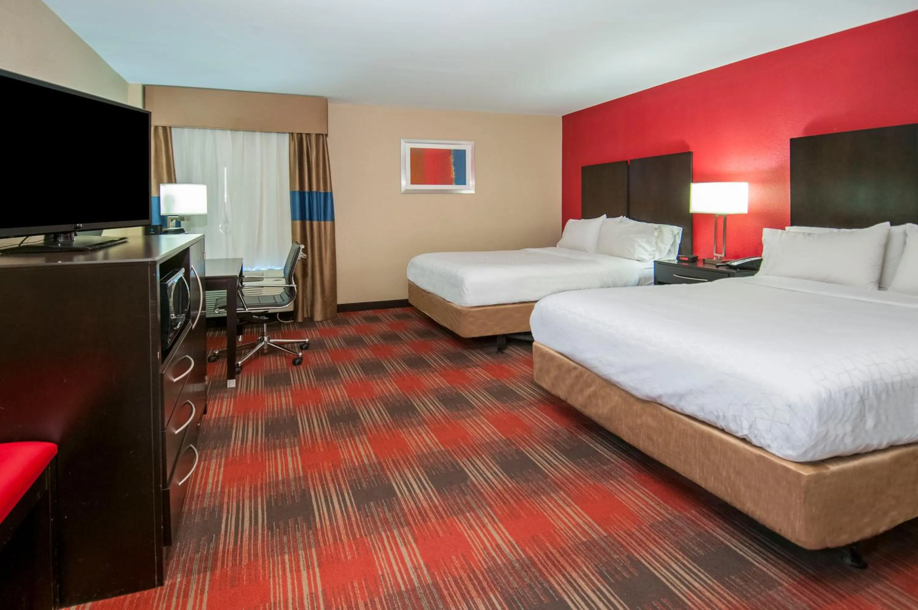 Bed in Holiday Inn Express & Suites Jackson Downtown - Coliseum by IHG