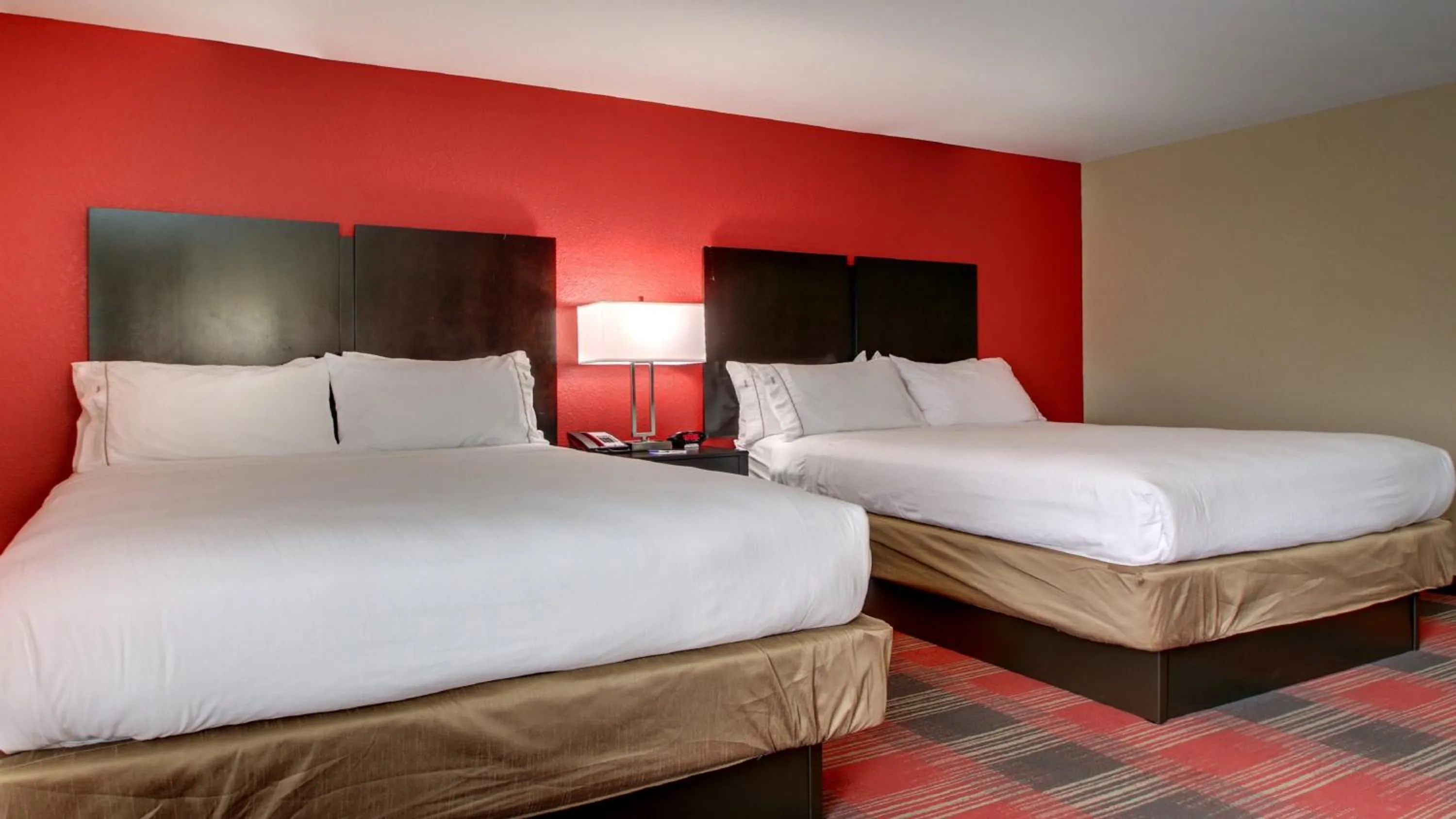 Photo of the whole room, Bed in Holiday Inn Express & Suites Jackson Downtown - Coliseum by IHG