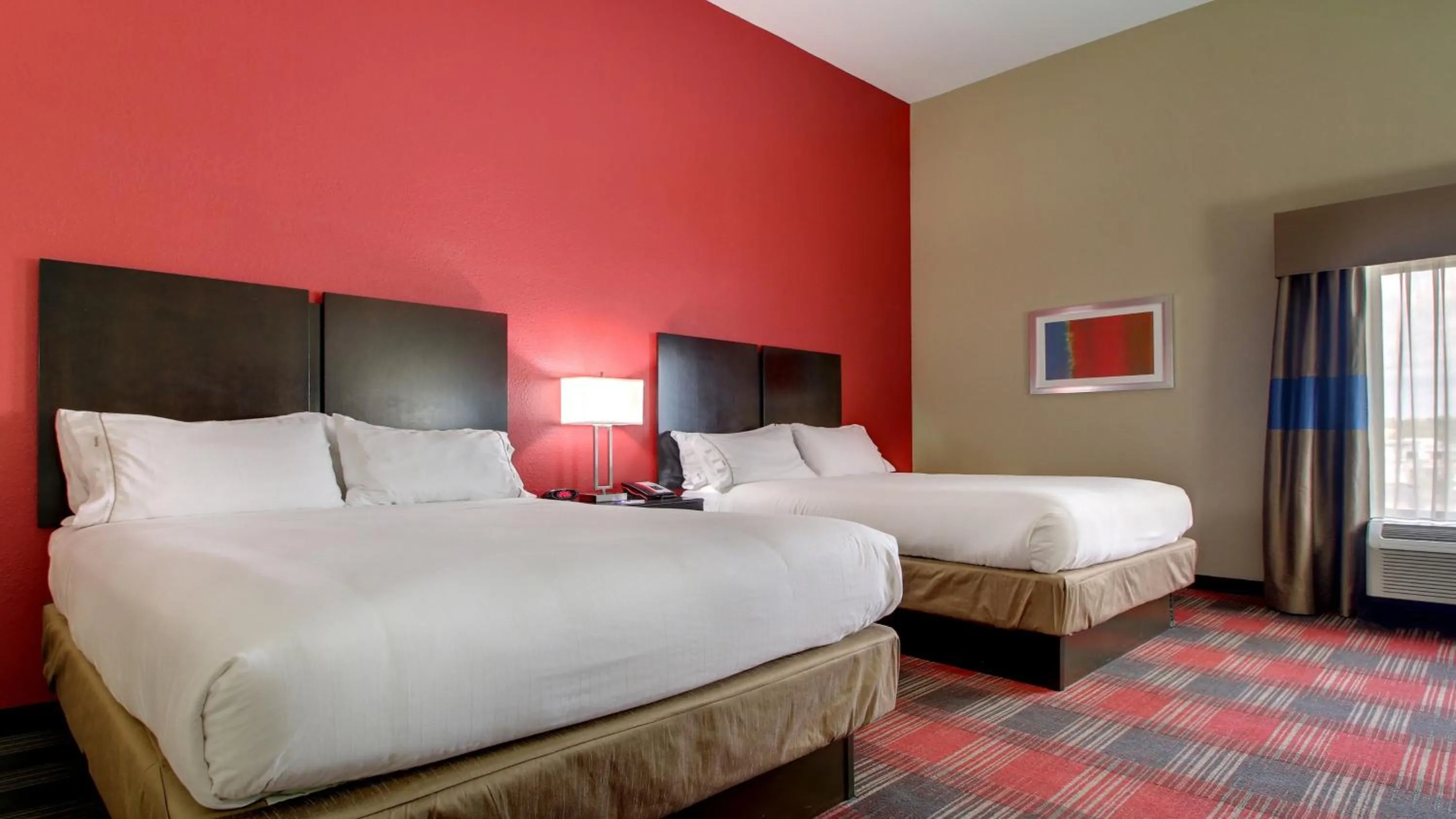 Photo of the whole room, Bed in Holiday Inn Express & Suites Jackson Downtown - Coliseum by IHG
