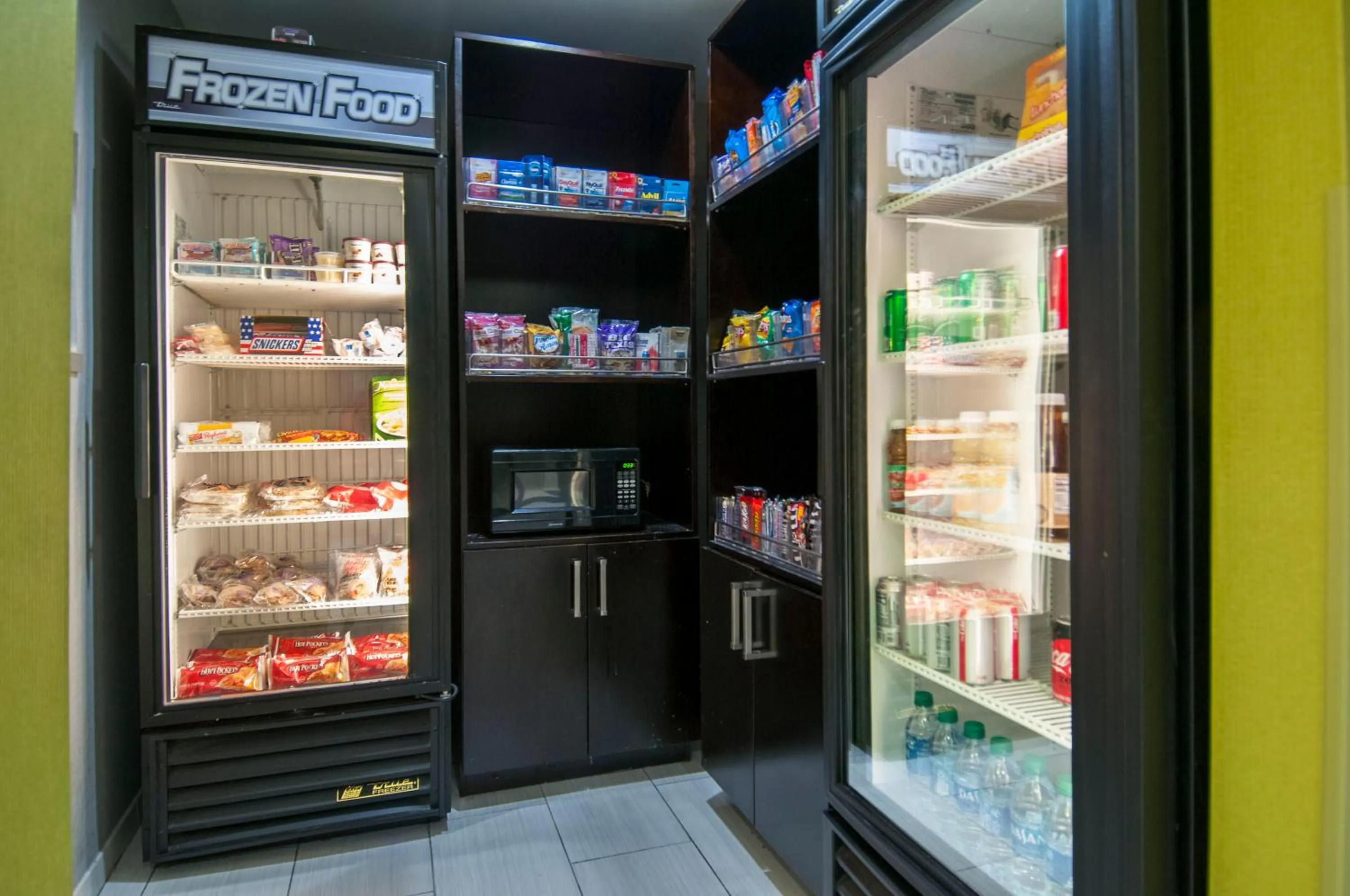 Restaurant/places to eat in Holiday Inn Express & Suites Jackson Downtown - Coliseum by IHG