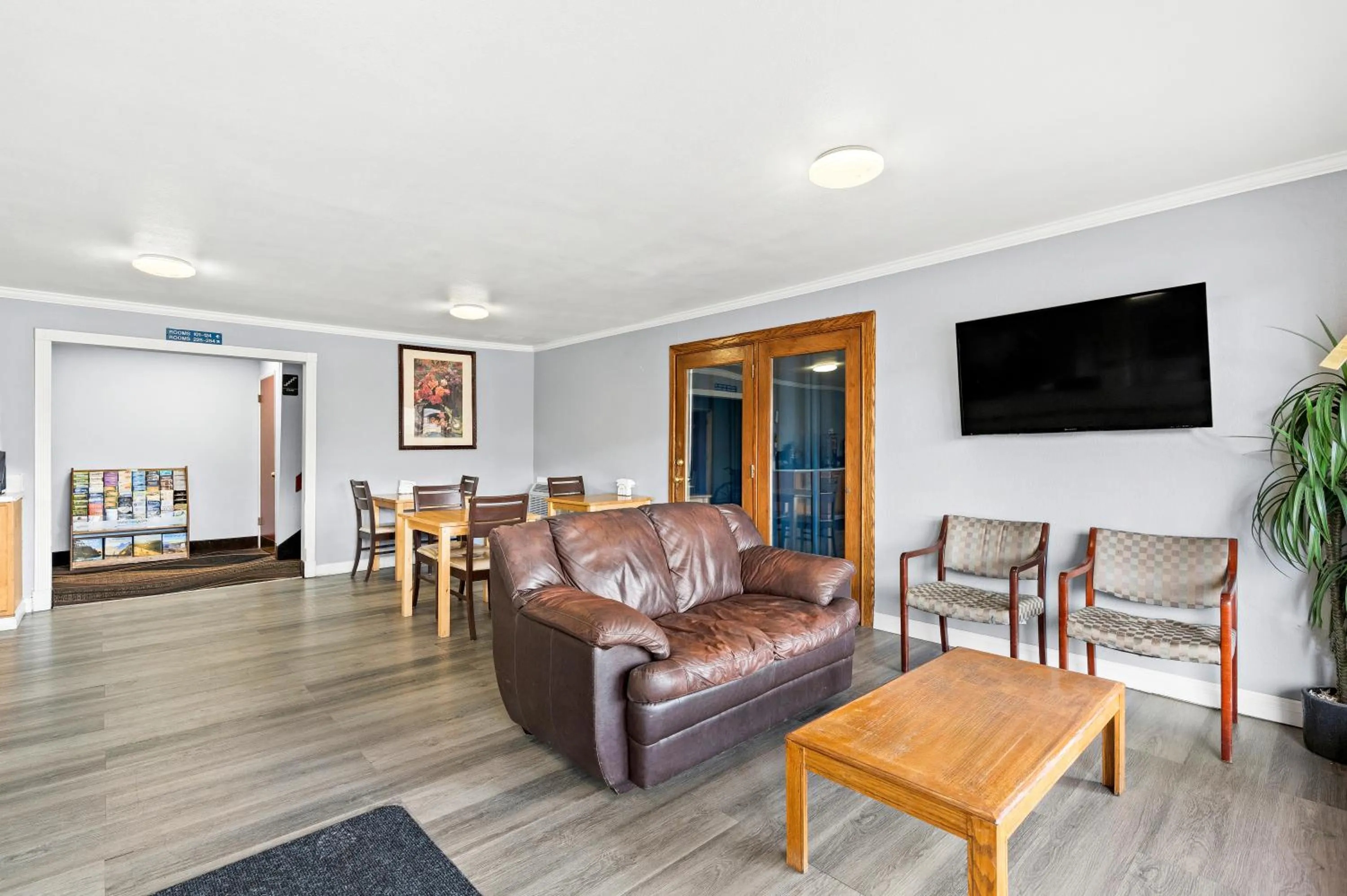 Seating area in Red Lion Inn & Suites Yakima