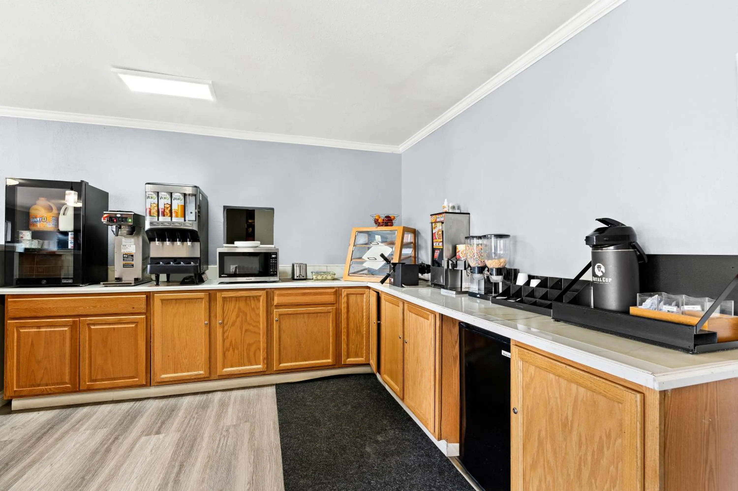 Coffee/tea facilities in Red Lion Inn & Suites Yakima