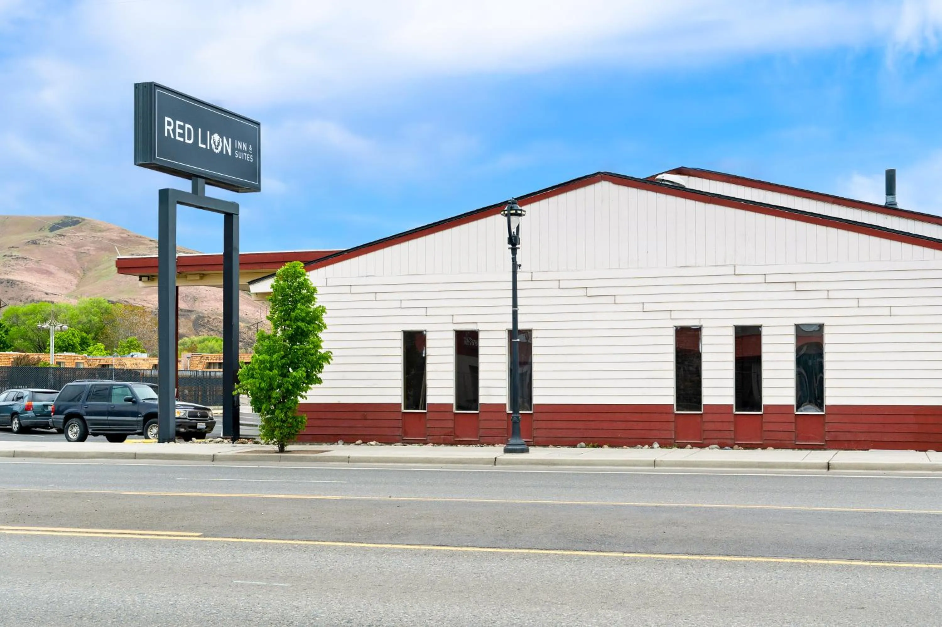 Property building in Red Lion Inn & Suites Yakima