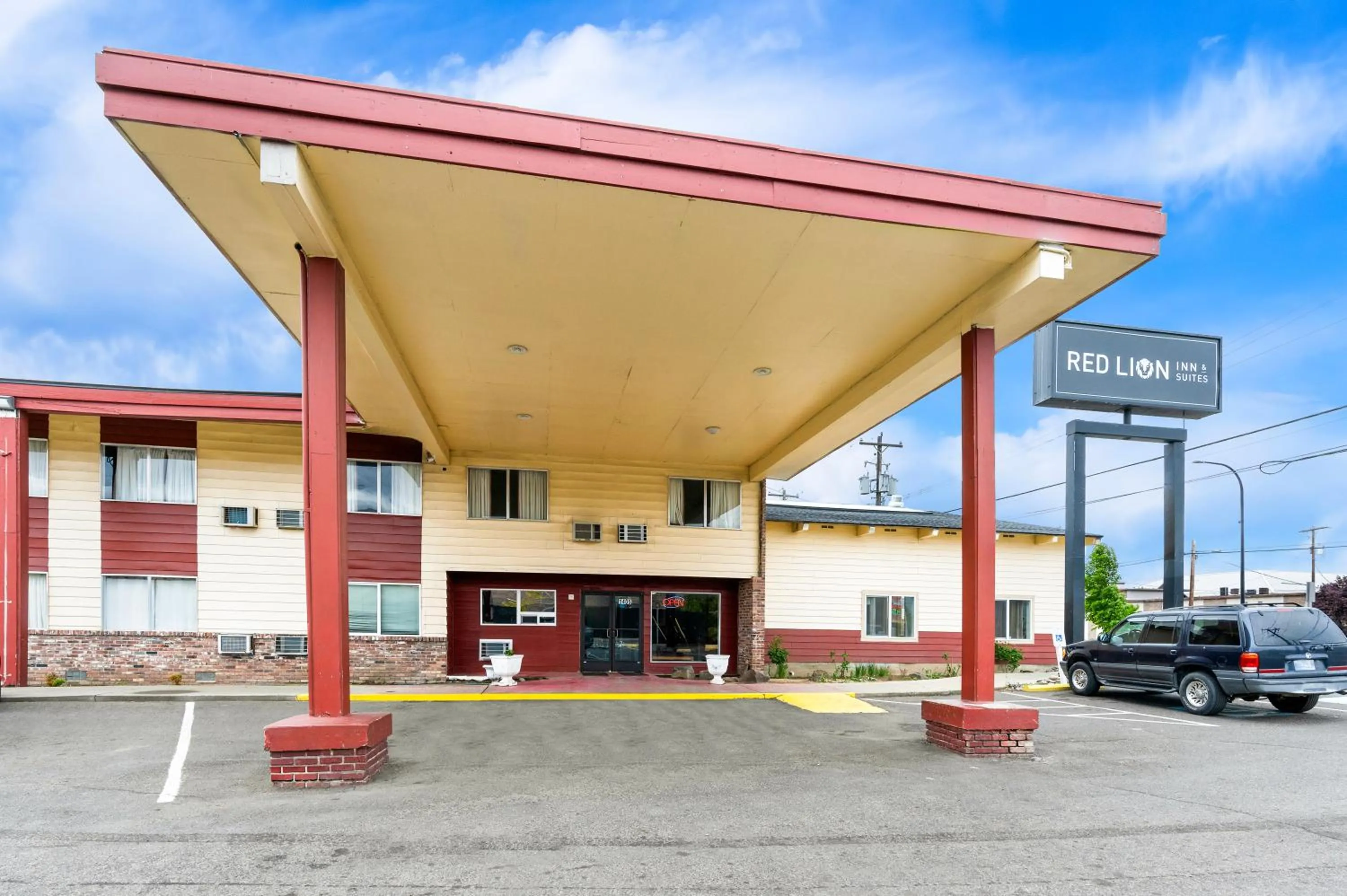 Property building in Red Lion Inn & Suites Yakima