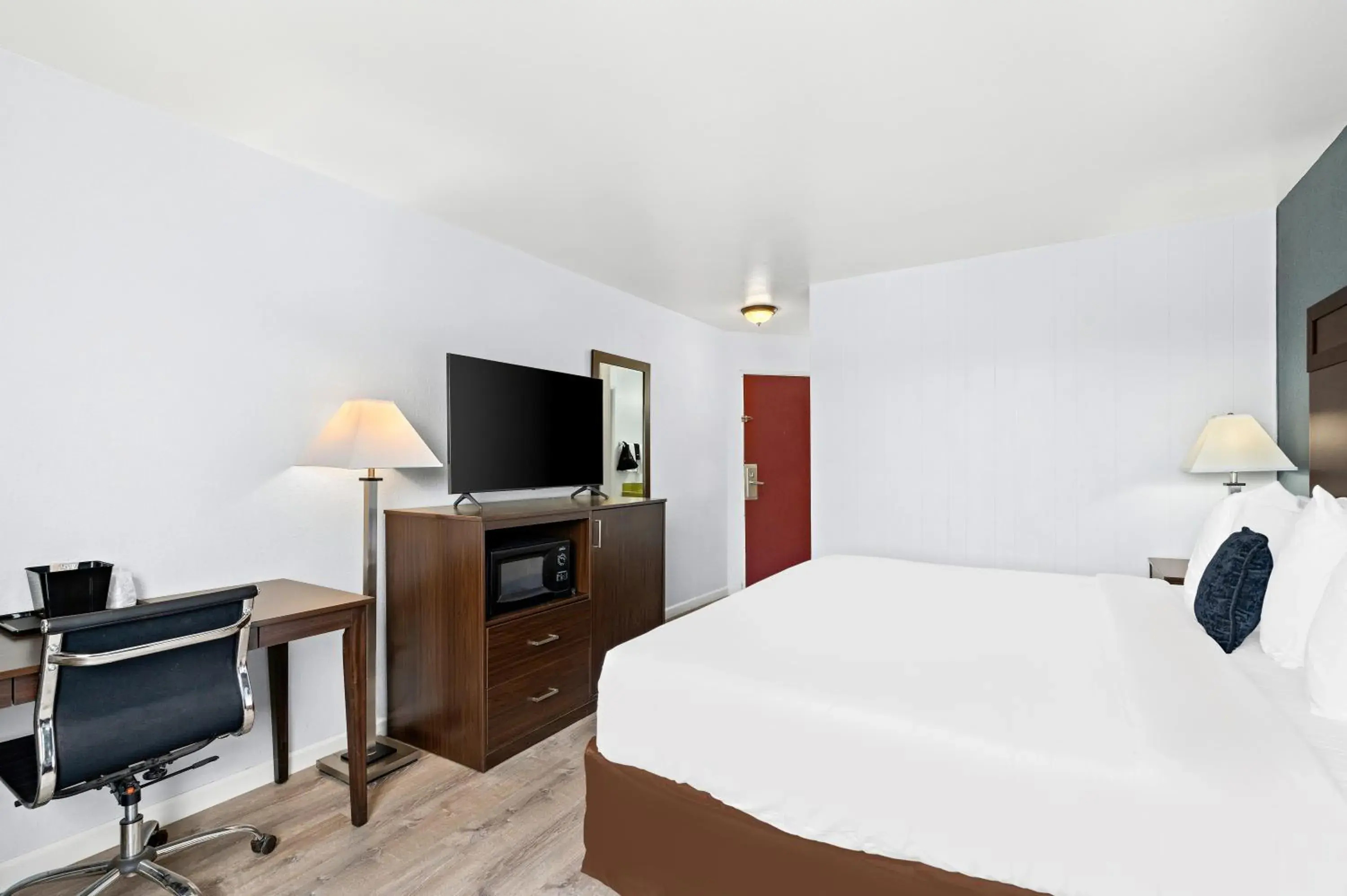 King Room - Disability Access in Red Lion Inn & Suites Yakima King Room - Disability Access in Red Lion Inn & Suites Yakima