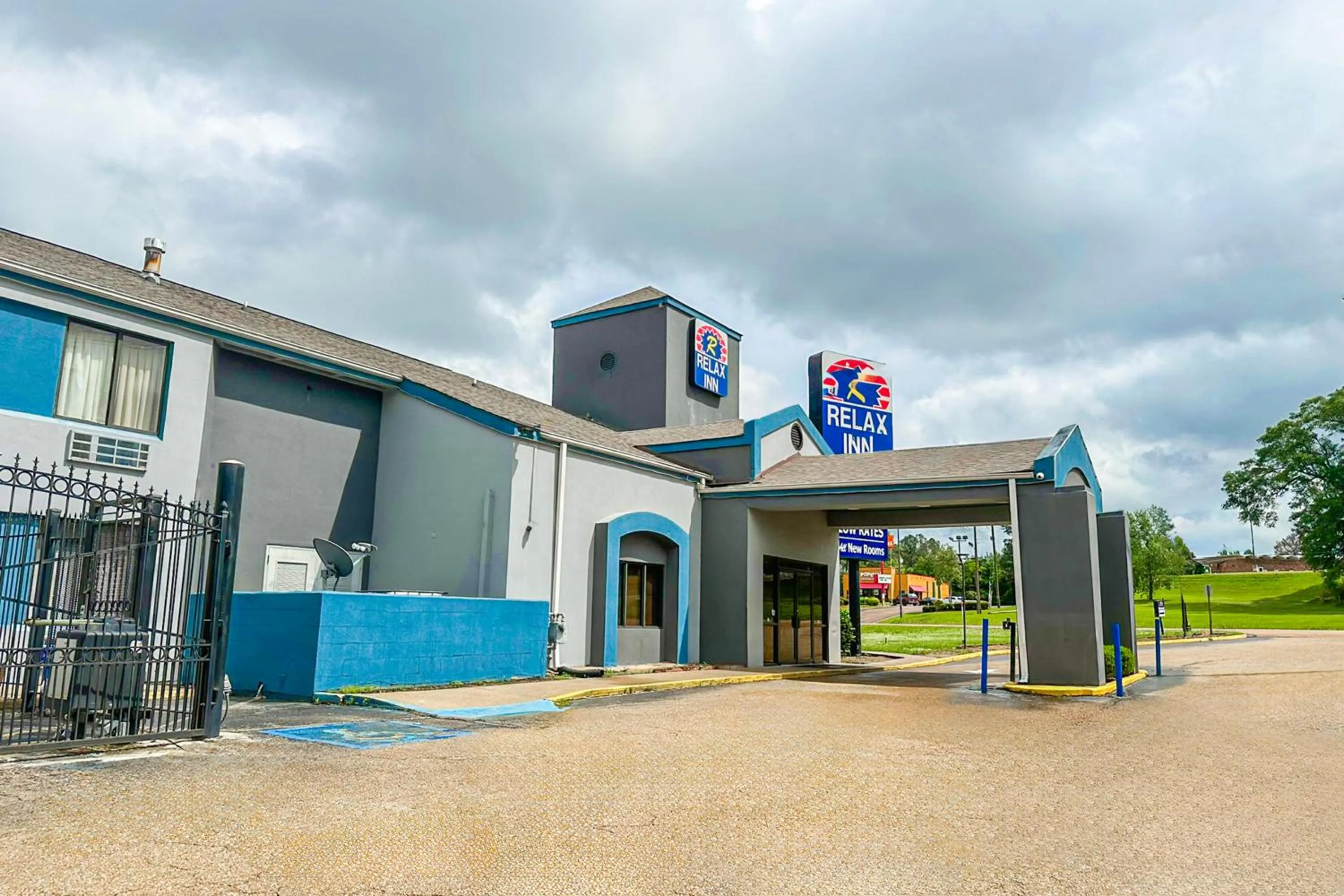 Property building in Relax Inn By Oyo Jackson MS Hwy 80 I-20