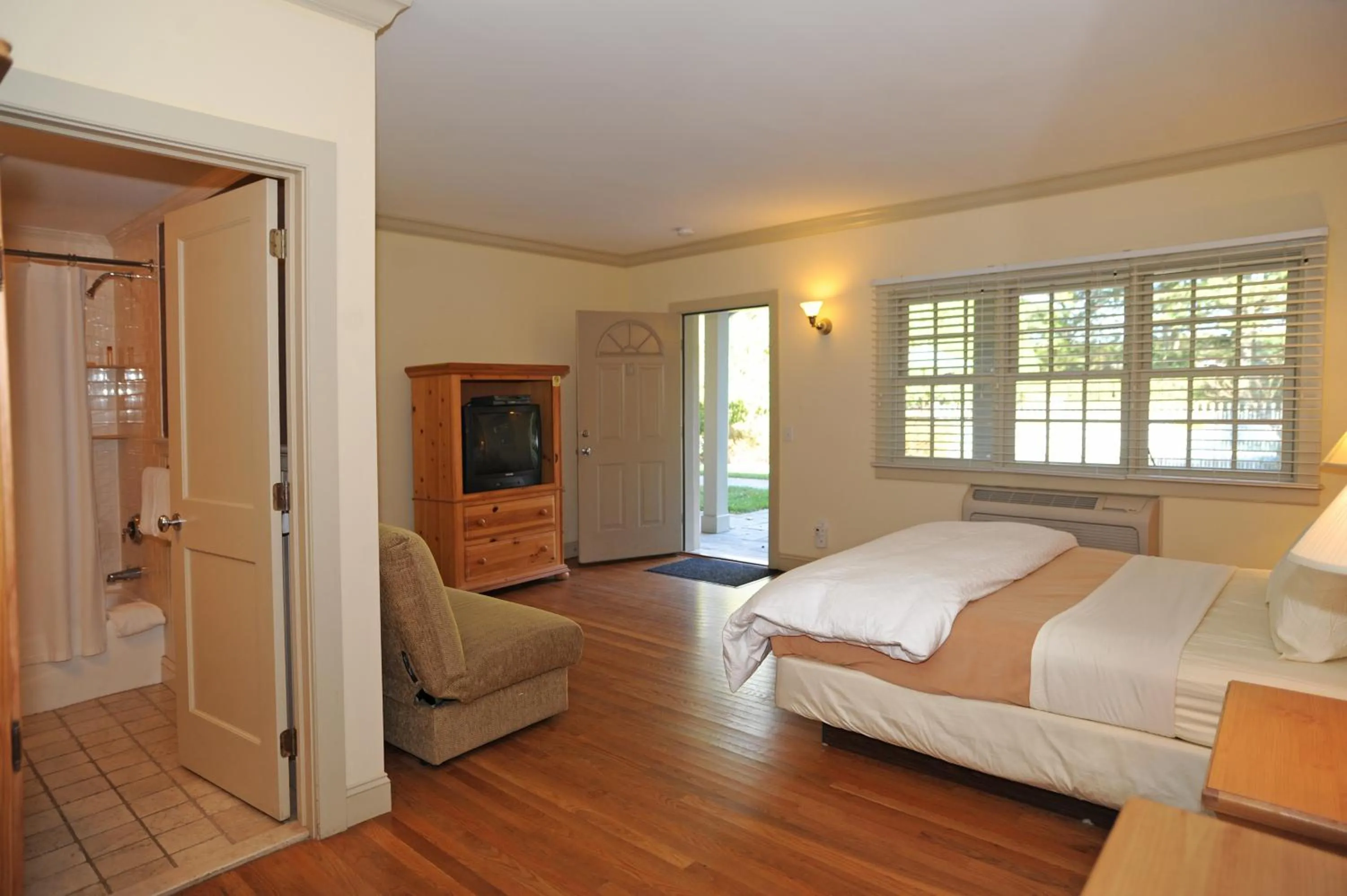 Bed in Southampton Long Island Hotel